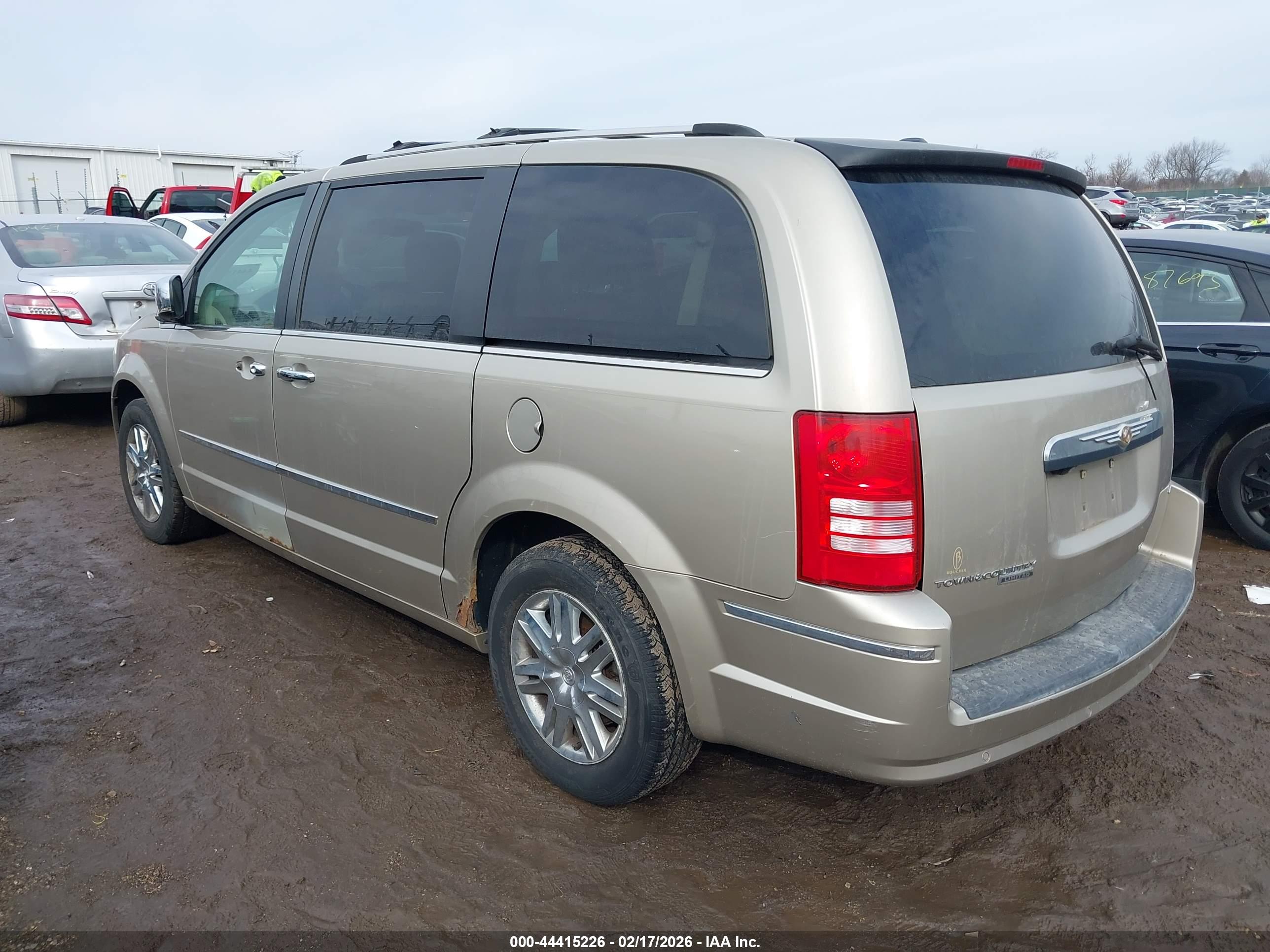 CHRYSLER TOWN image 3