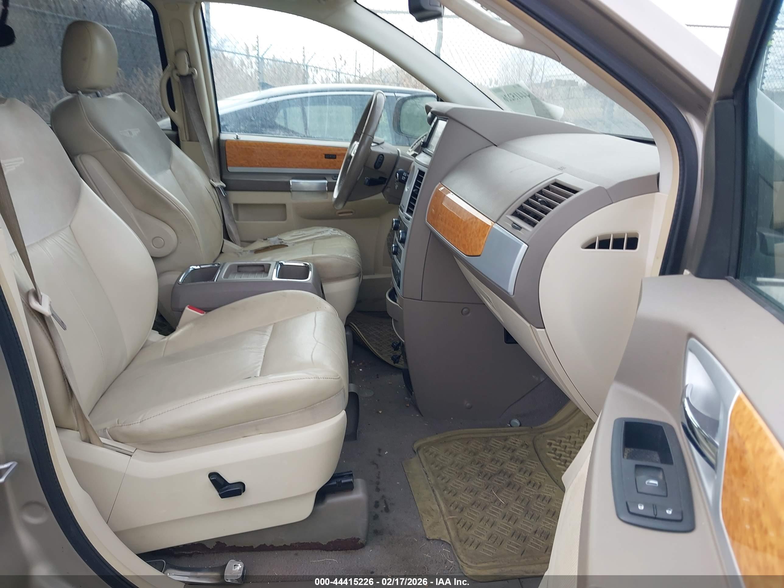 CHRYSLER TOWN image 5