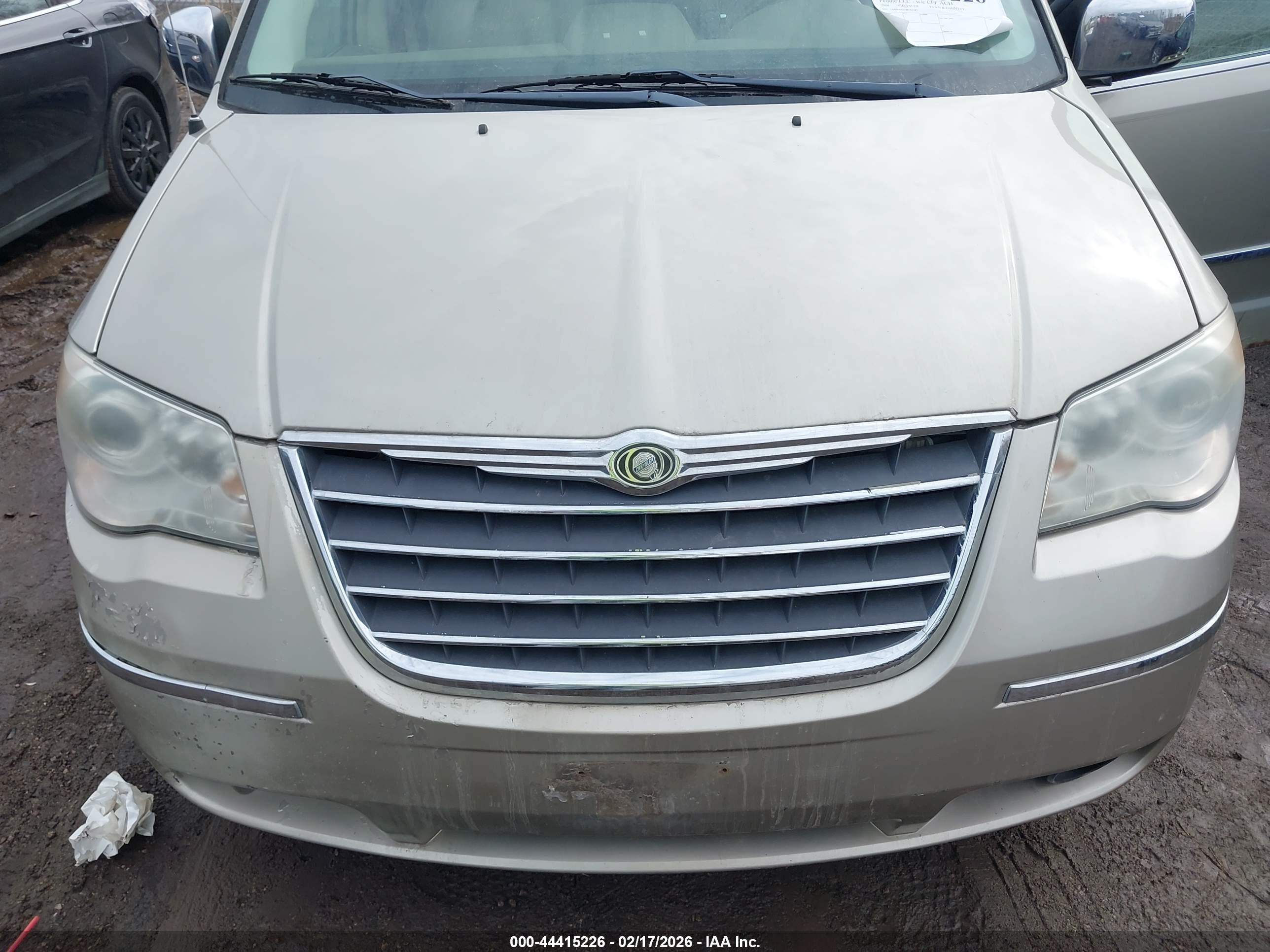 CHRYSLER TOWN image 6