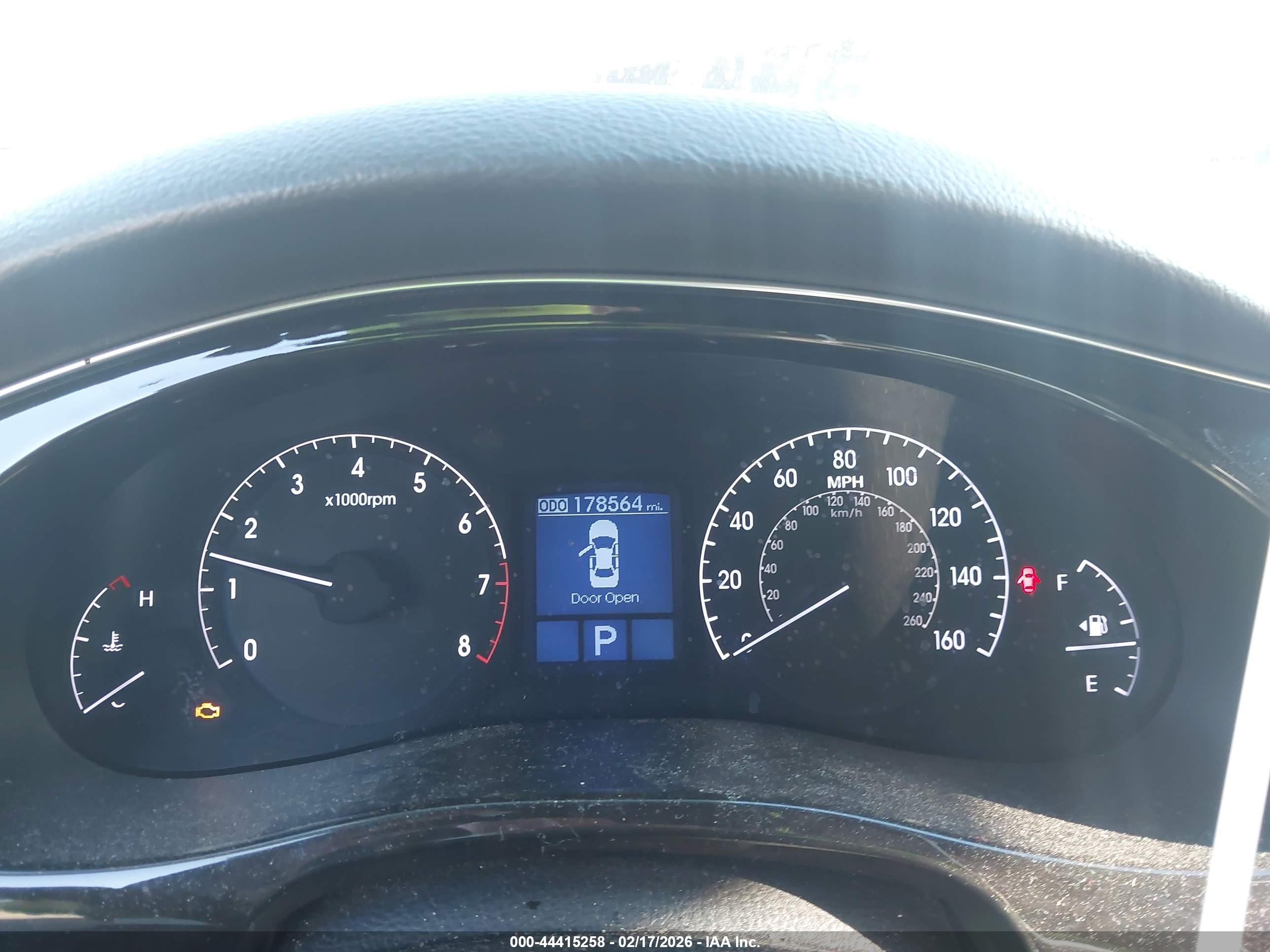 HYUNDAI GENESIS image 7