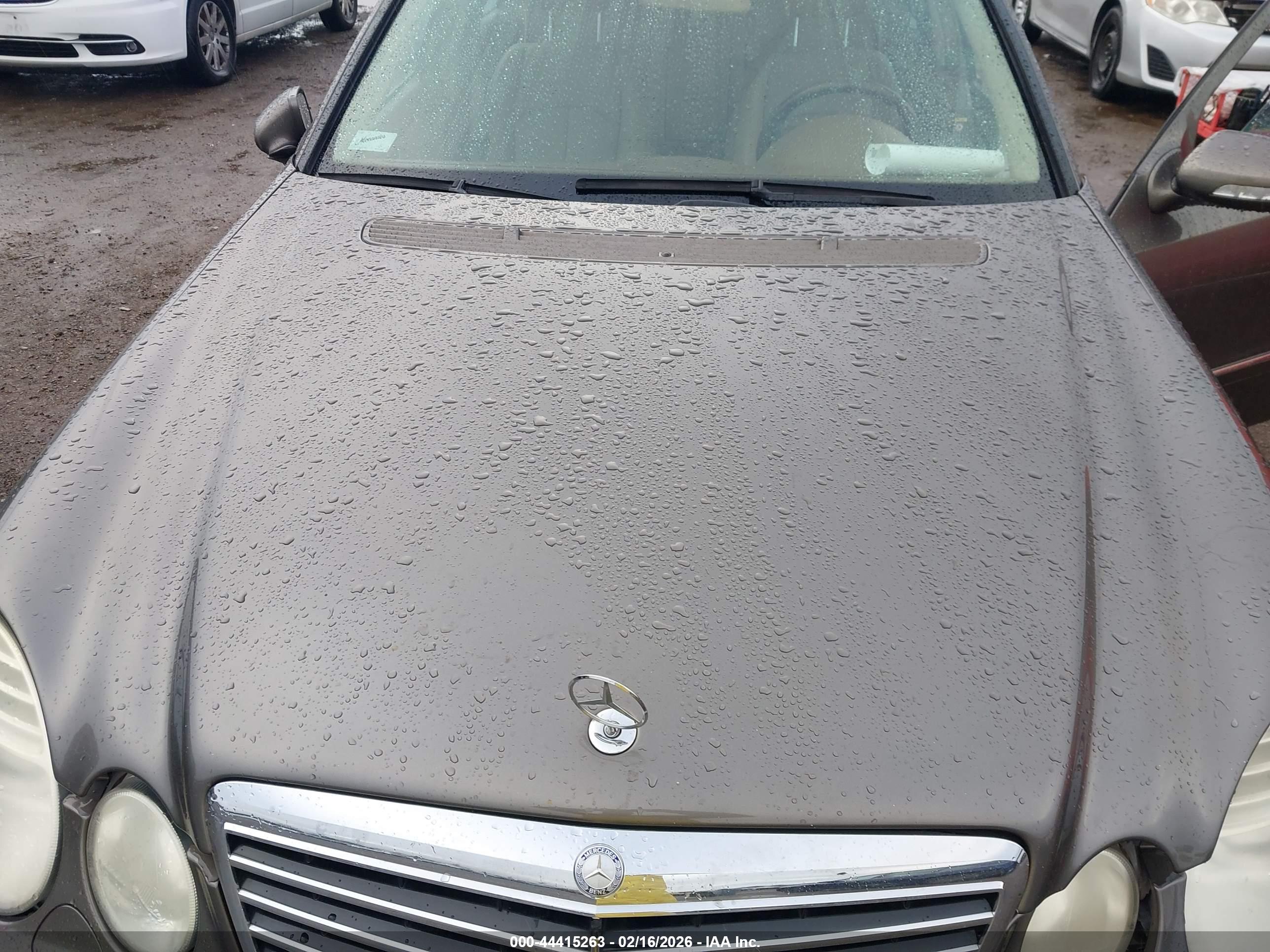 MERCEDES-BENZ E image 10