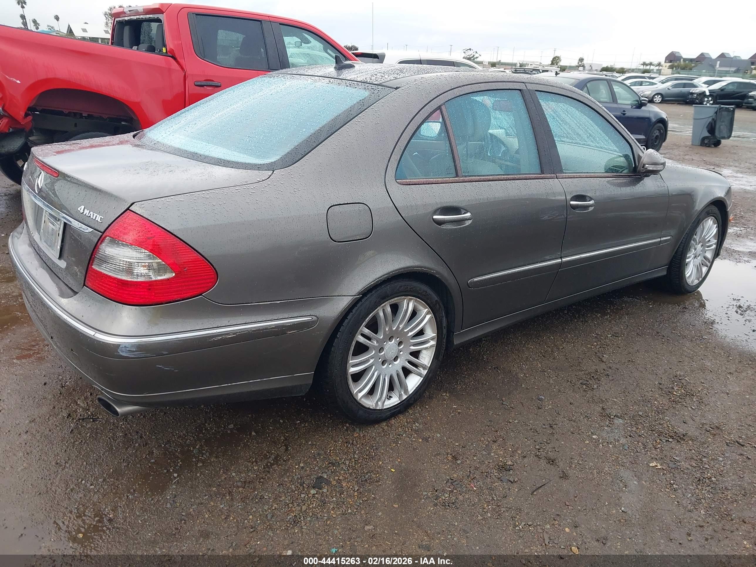 MERCEDES-BENZ E image 4