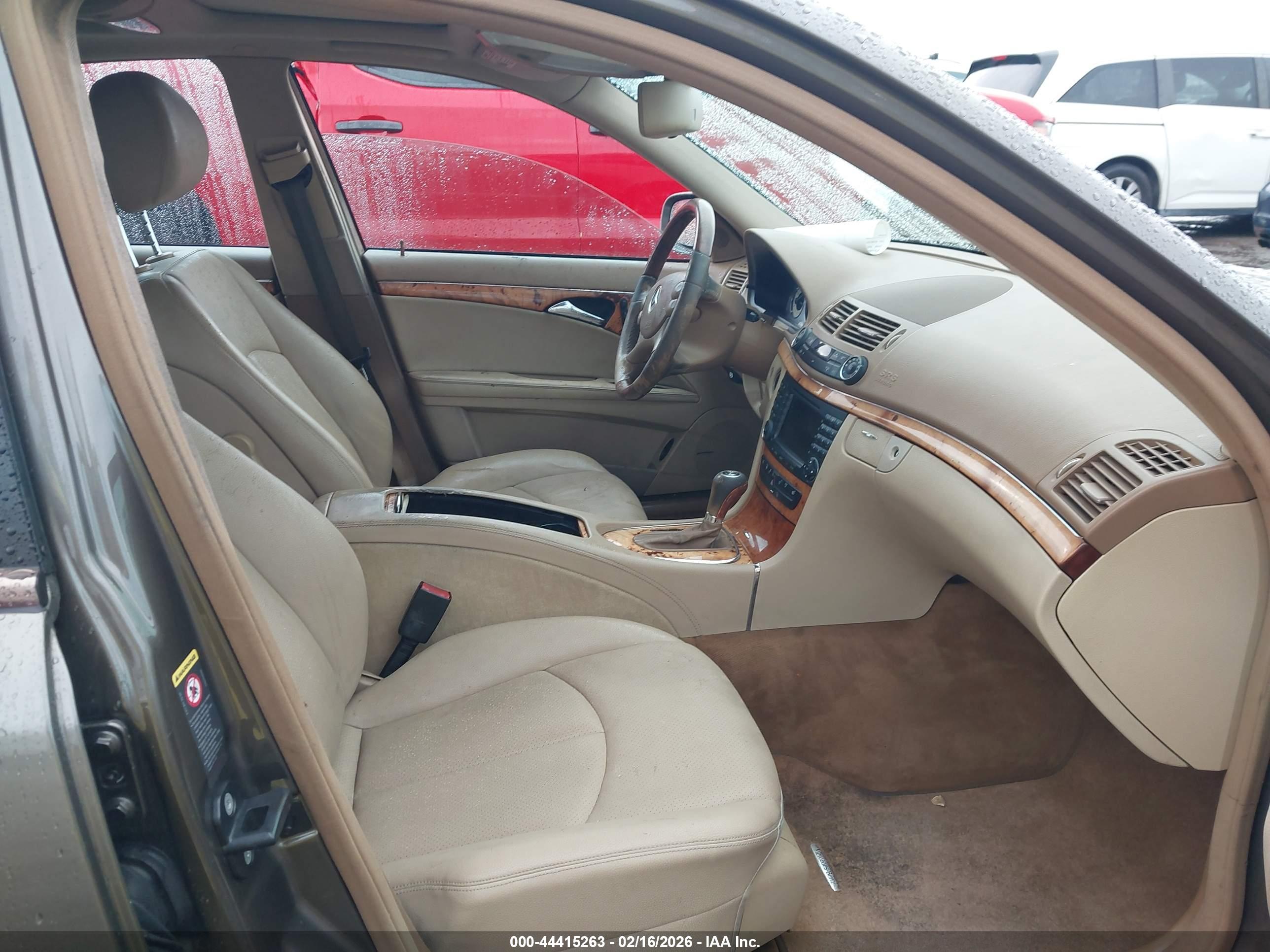 MERCEDES-BENZ E image 5