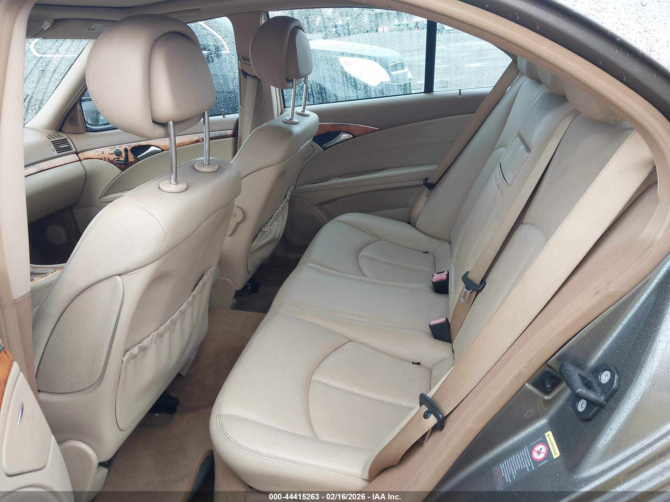 MERCEDES-BENZ E image 8