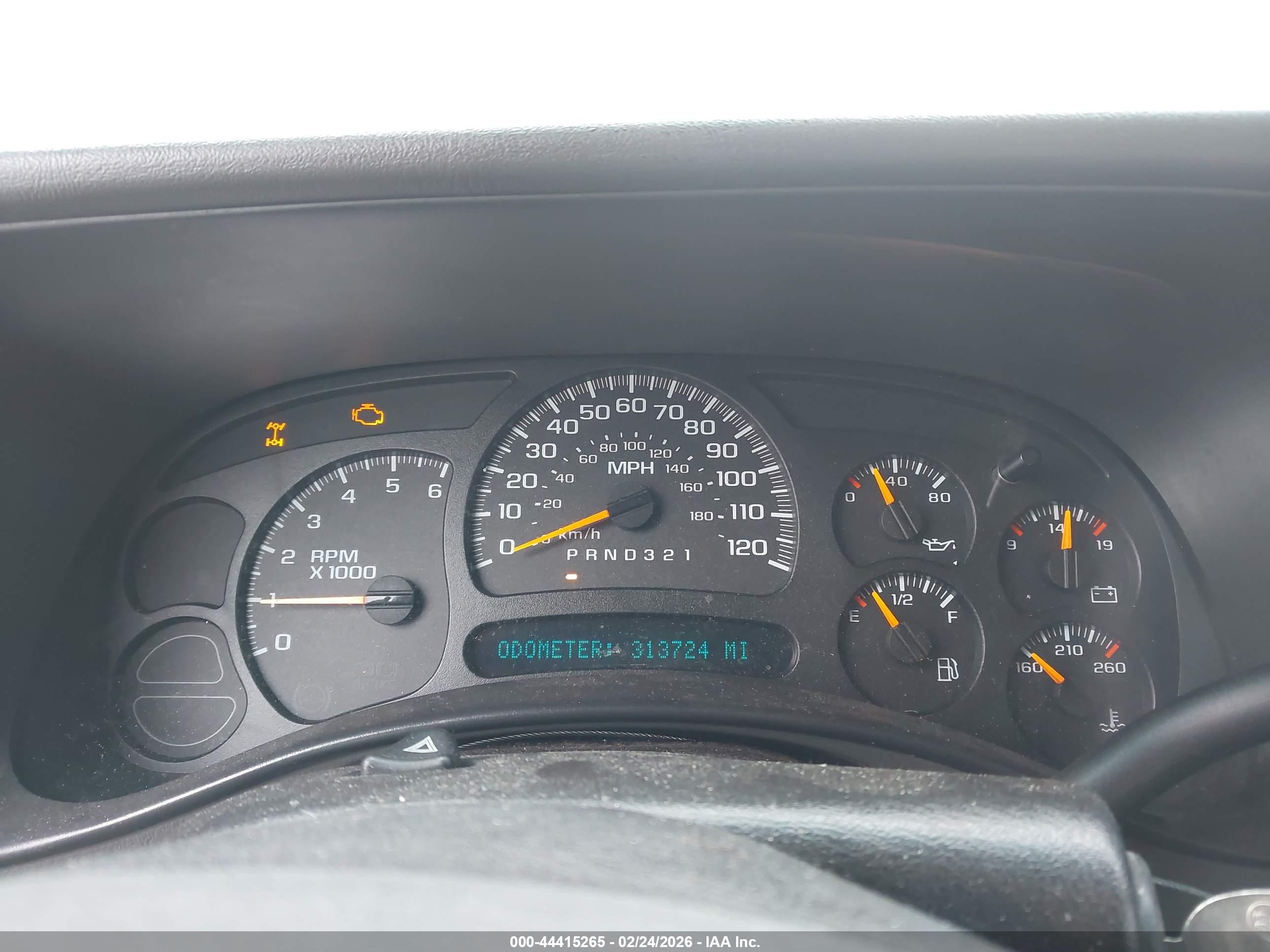 CHEVROLET SILVERADO image 7