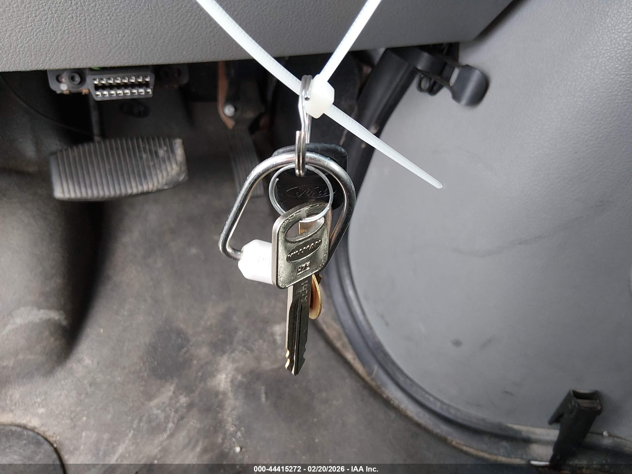 FORD E-150 image 11
