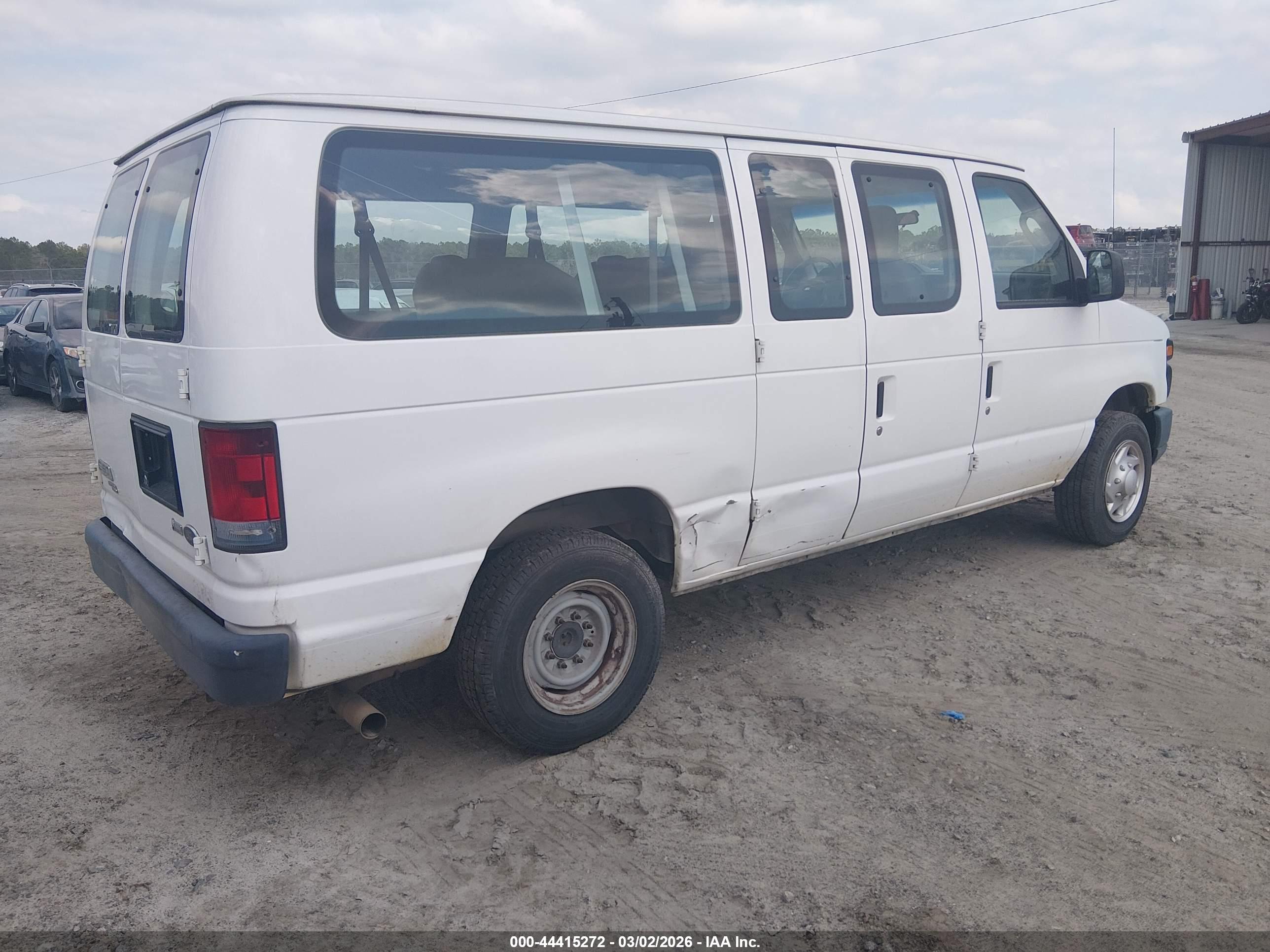 FORD E-150 image 4