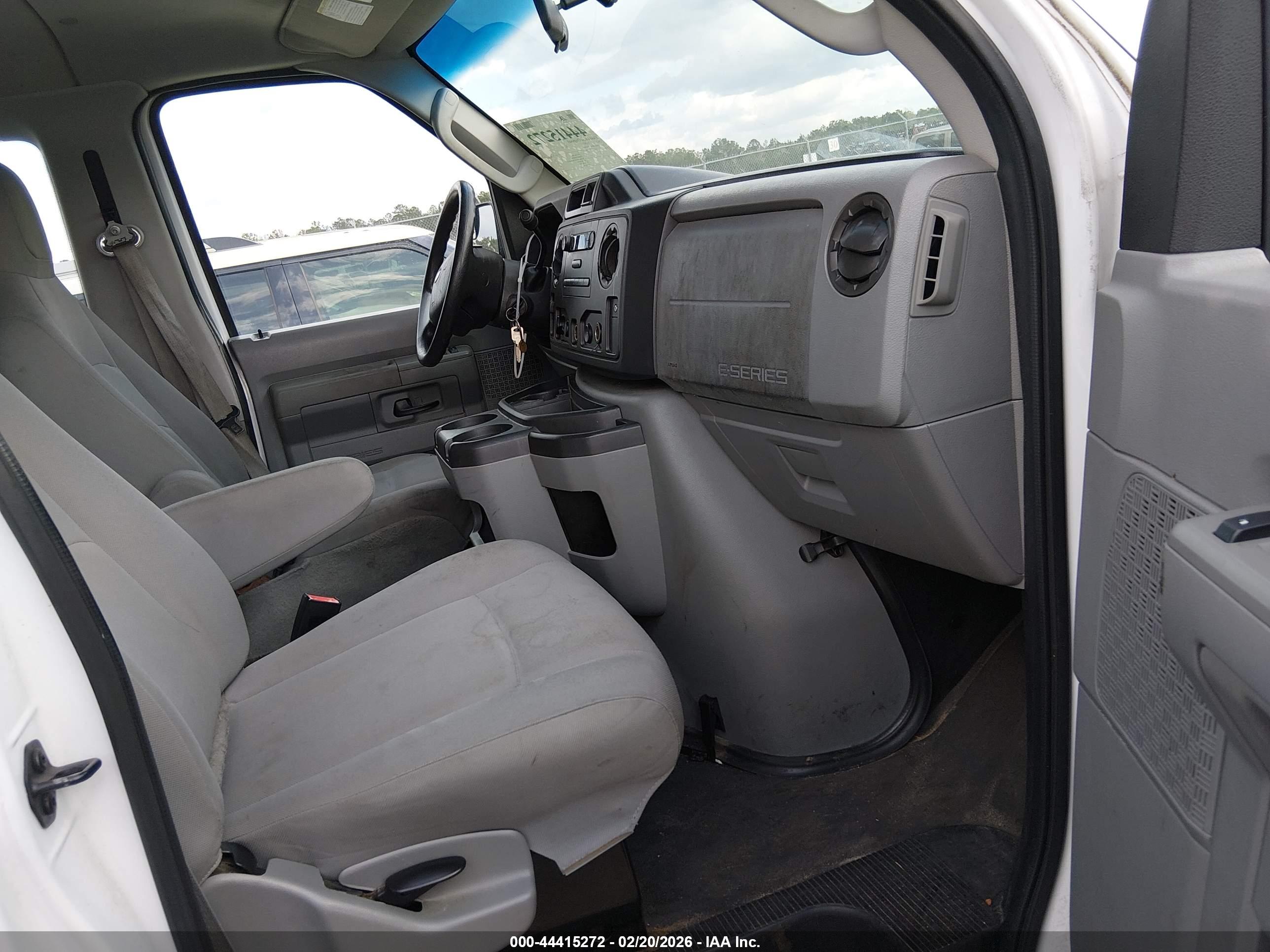 FORD E-150 image 5