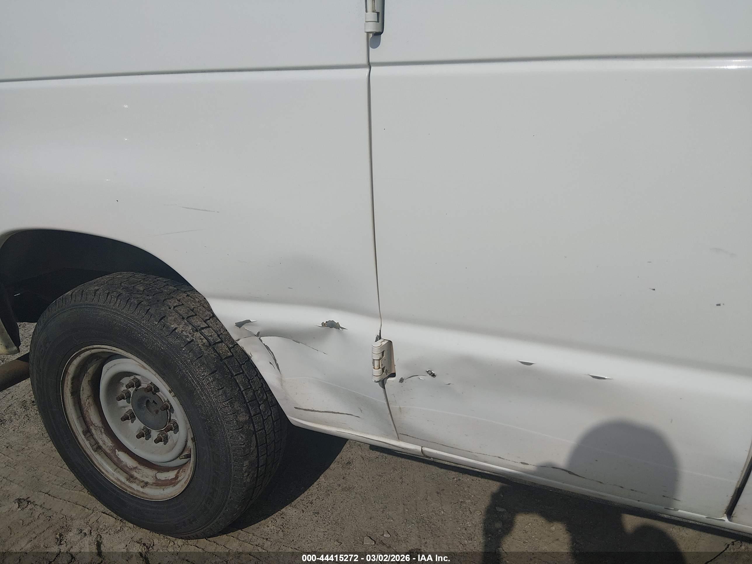 FORD E-150 image 6