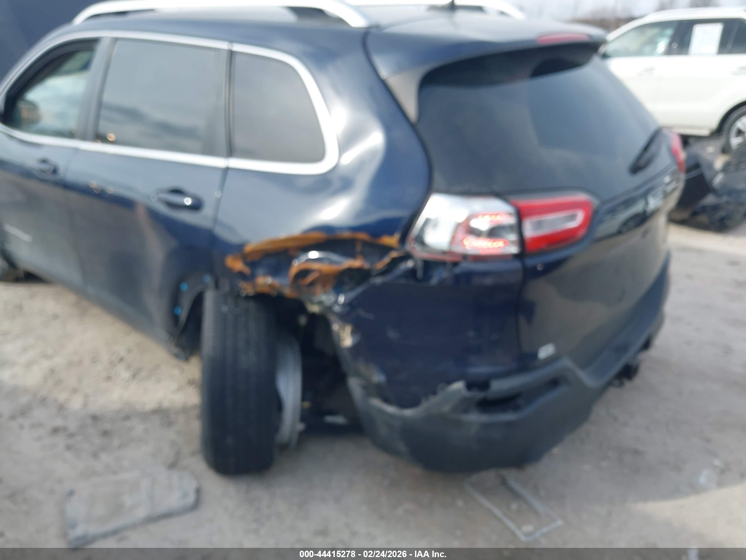 JEEP CHEROKEE image 6