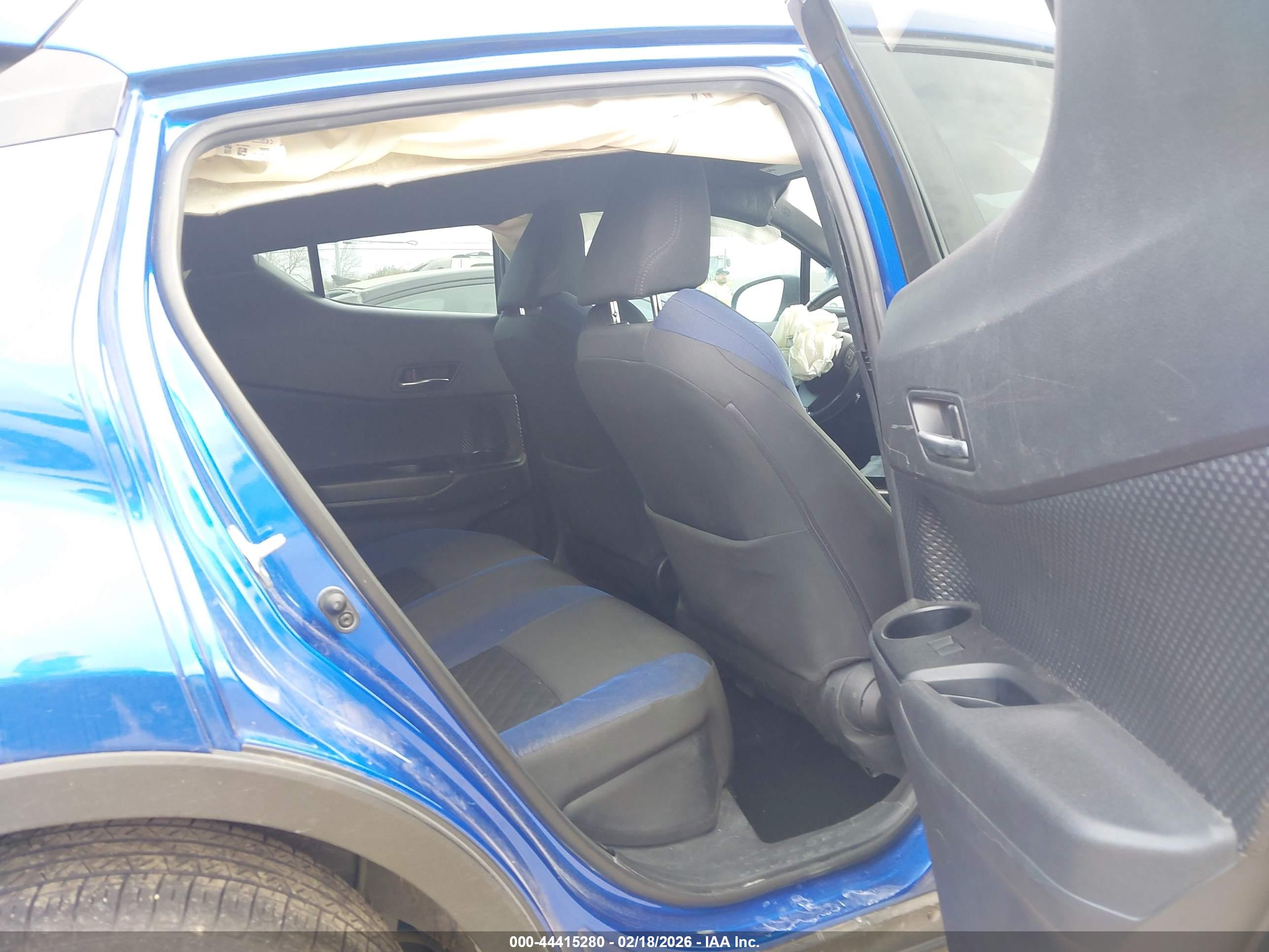TOYOTA C-HR image 8