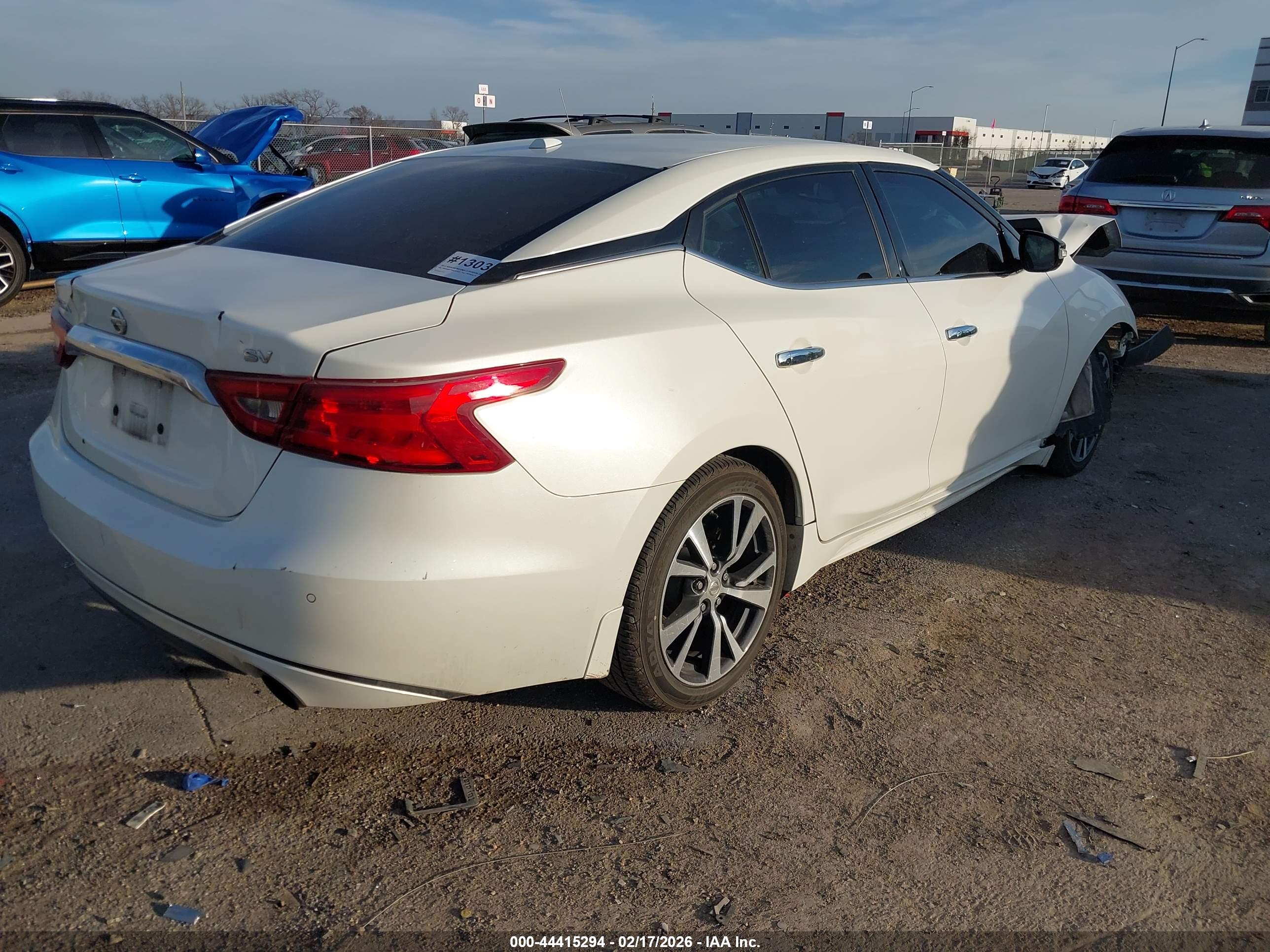 NISSAN MAXIMA image 4