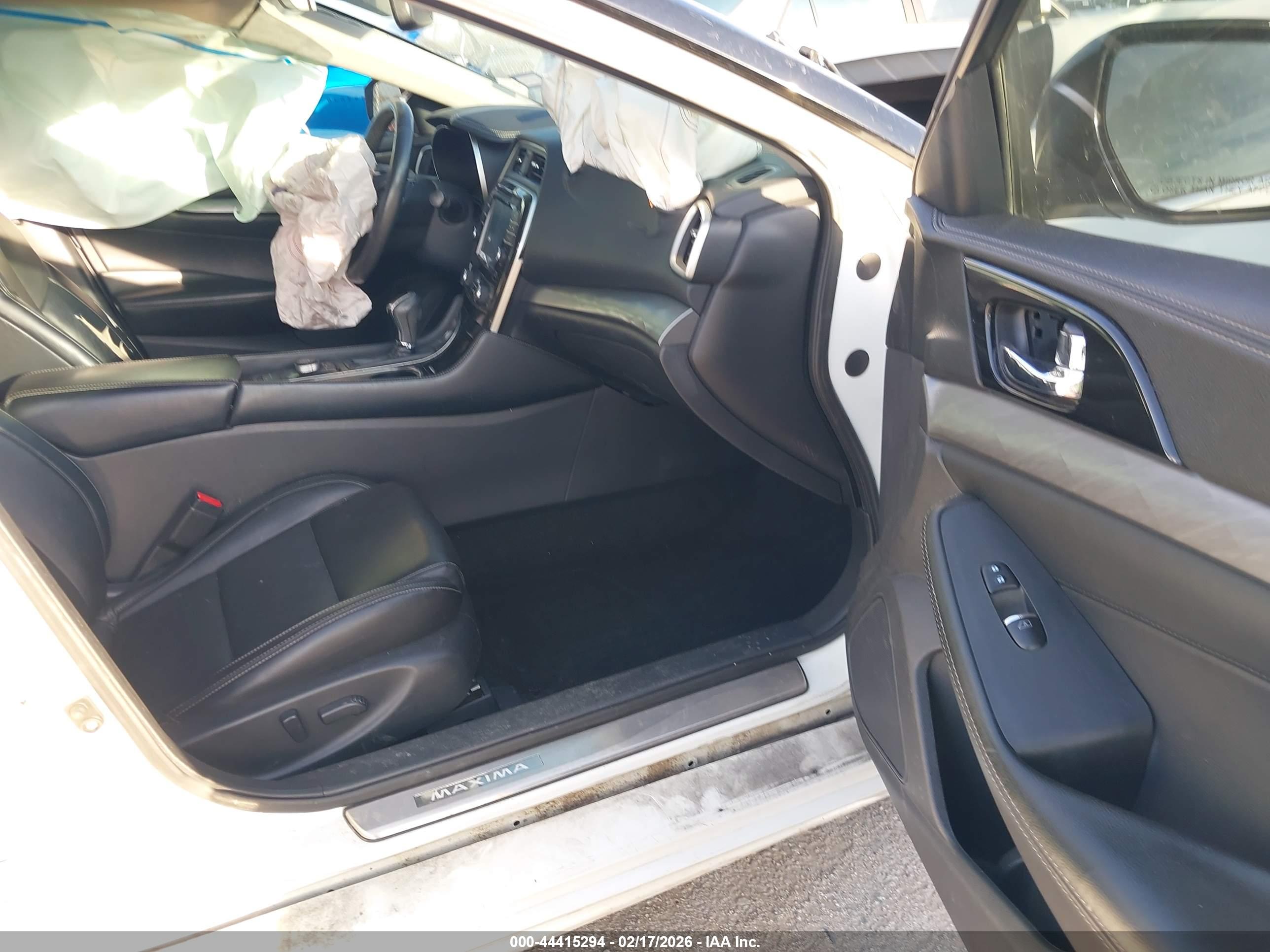 NISSAN MAXIMA image 5