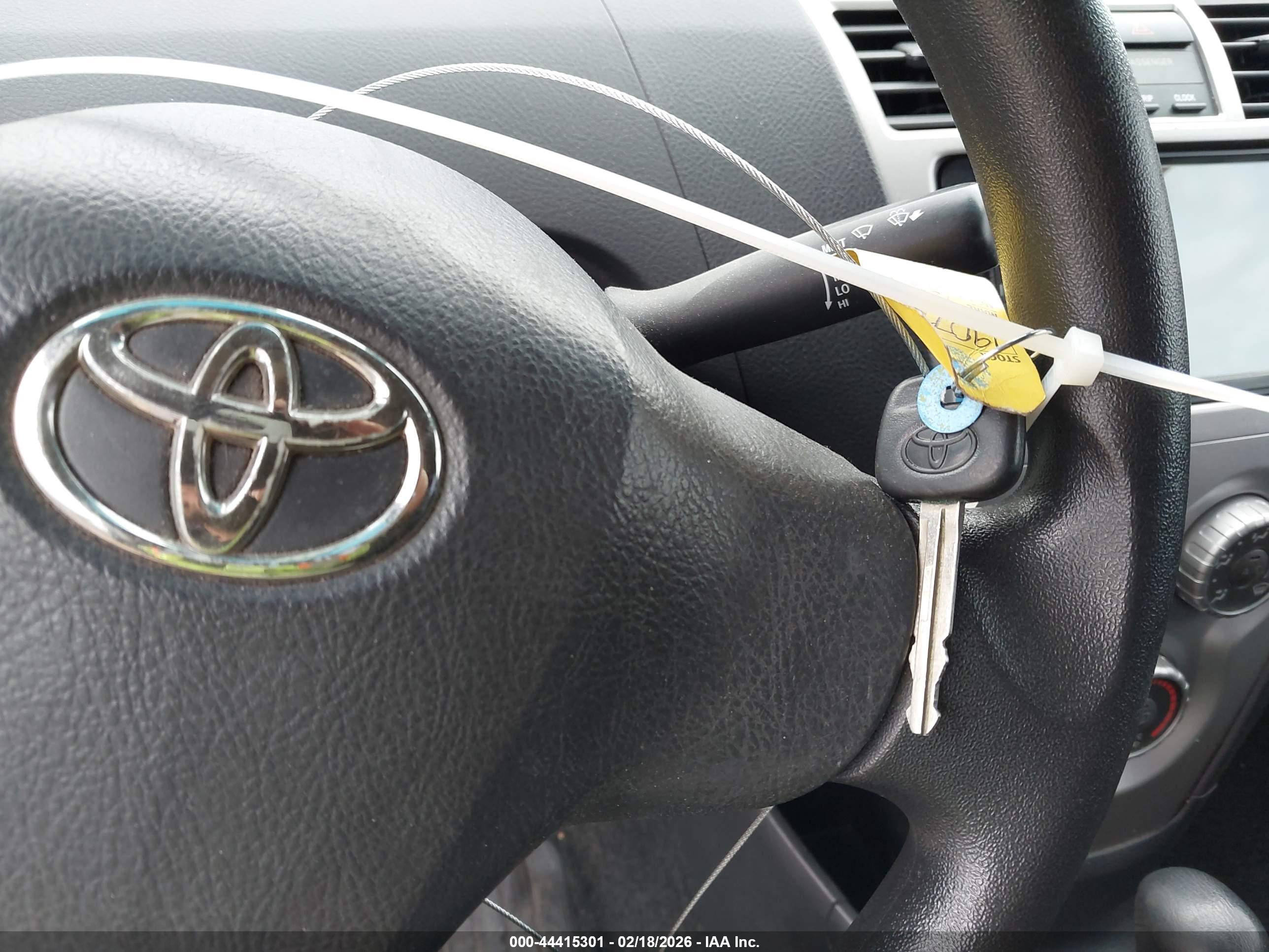 TOYOTA YARIS image 11