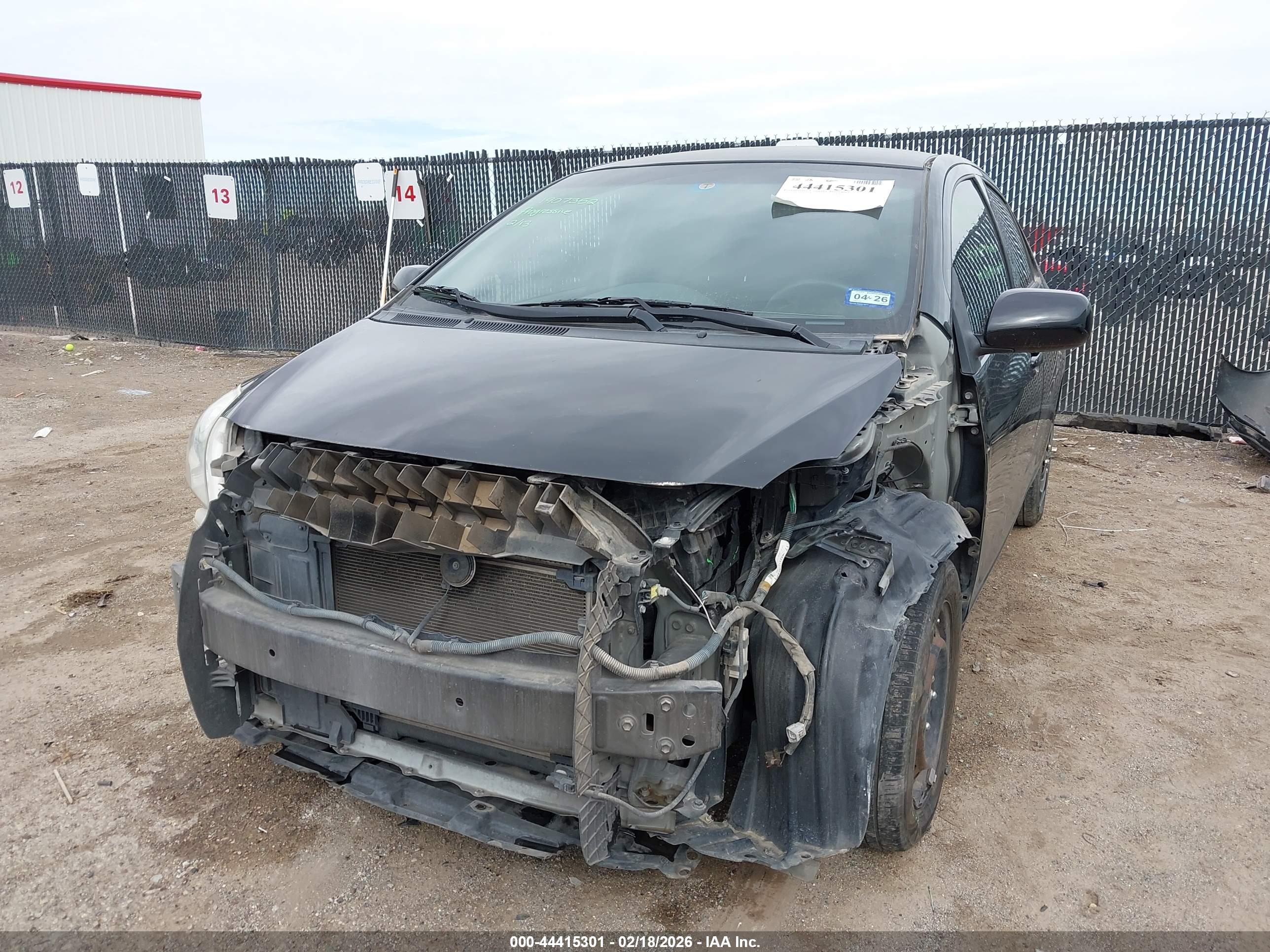 TOYOTA YARIS image 2