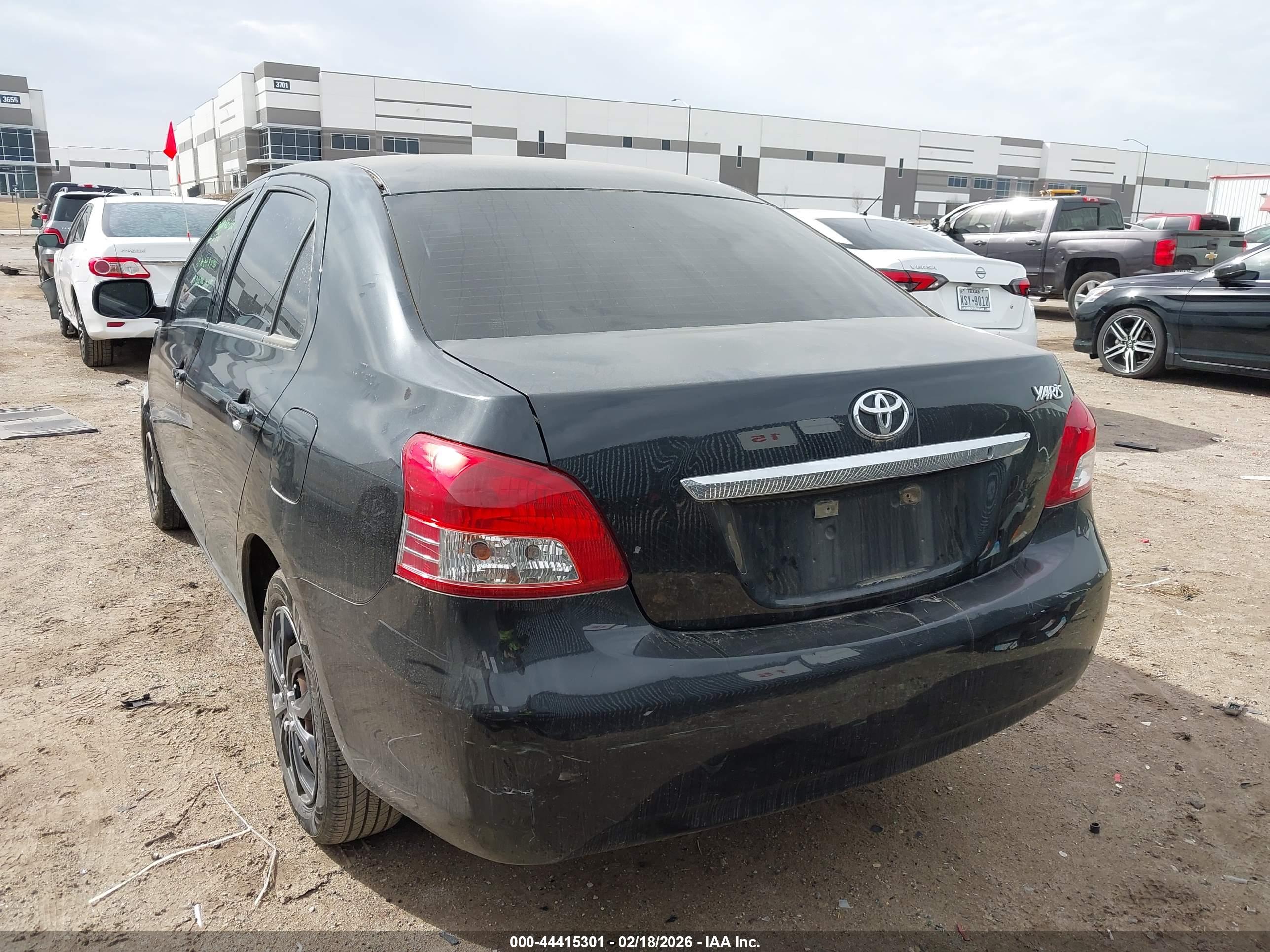 TOYOTA YARIS image 3