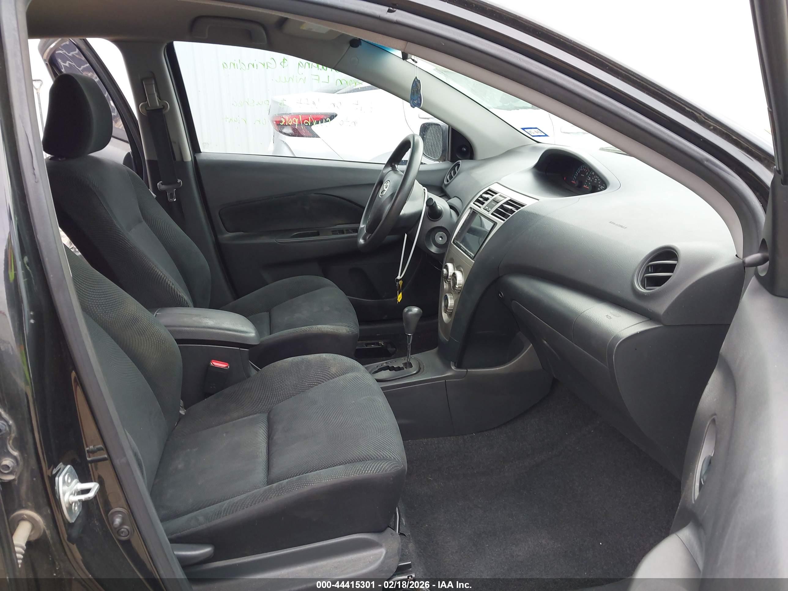 TOYOTA YARIS image 5