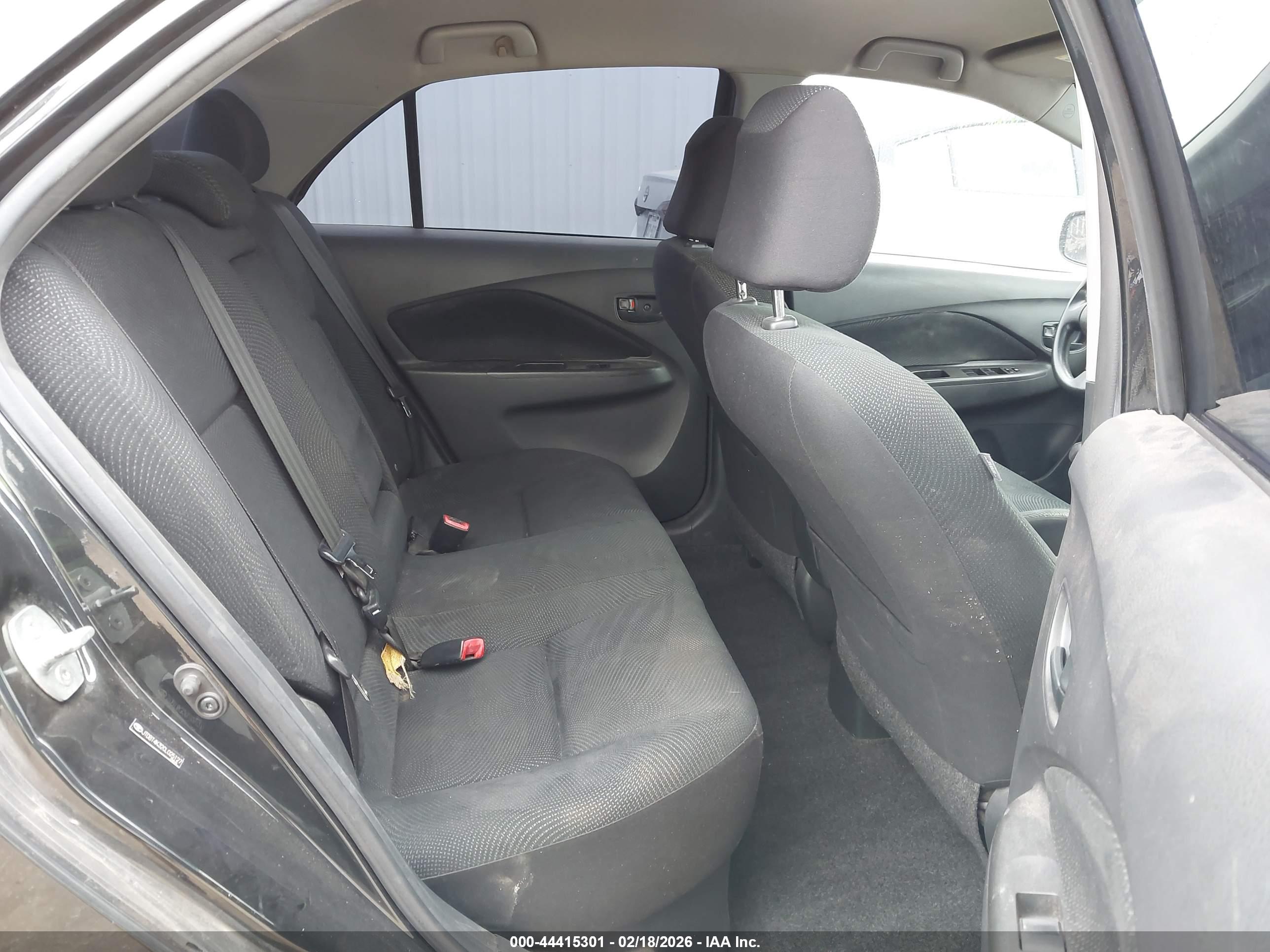 TOYOTA YARIS image 8