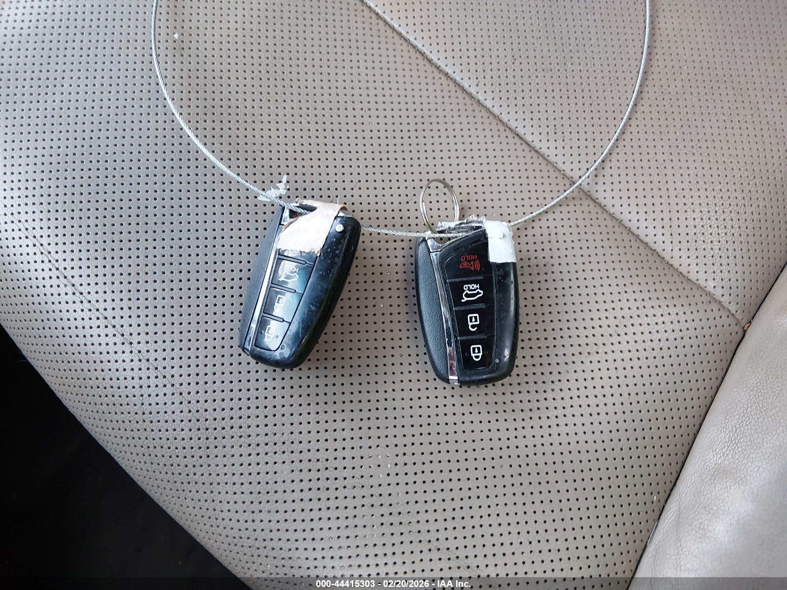 HYUNDAI SANTA image 11
