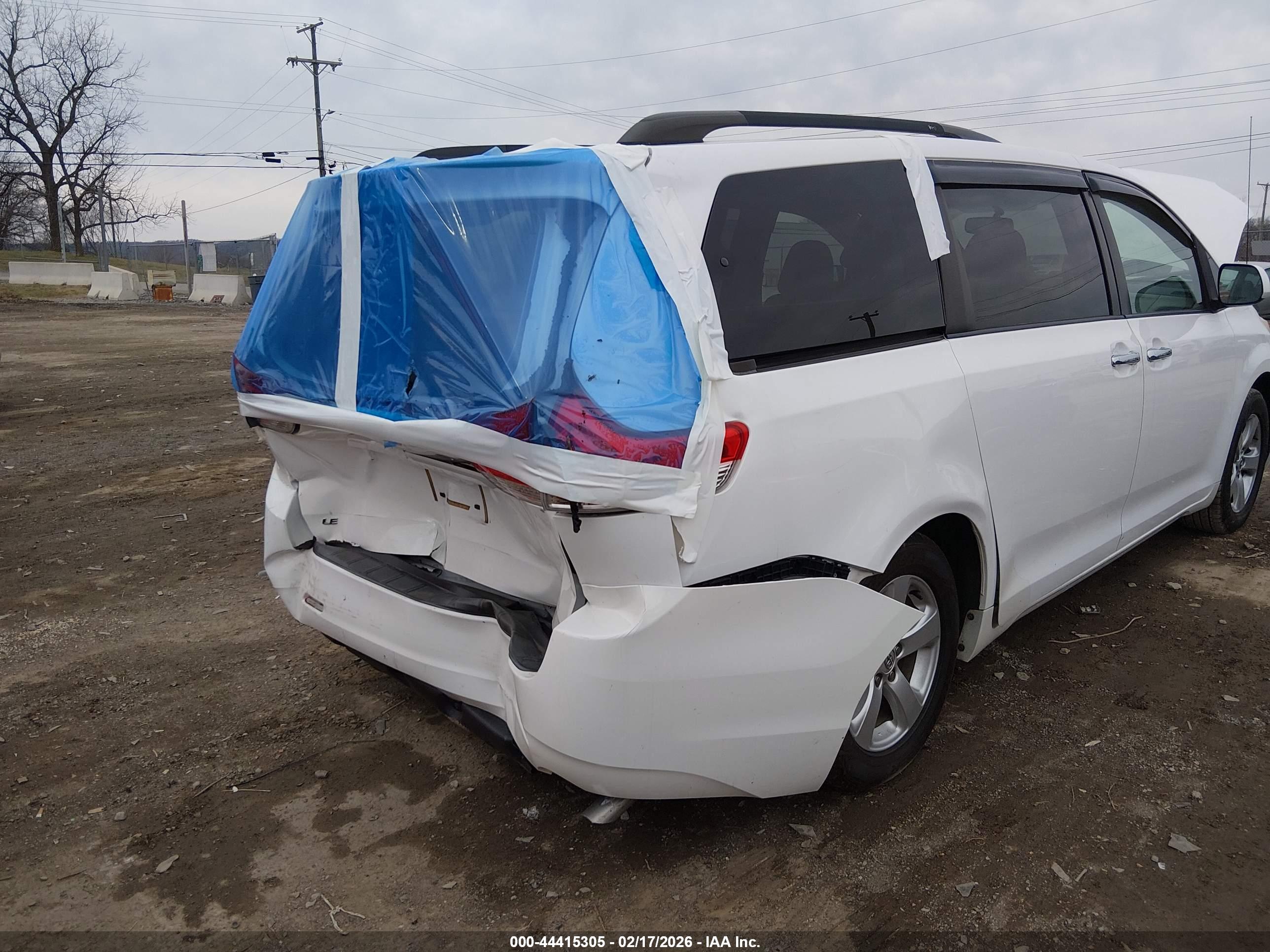 TOYOTA SIENNA image 6