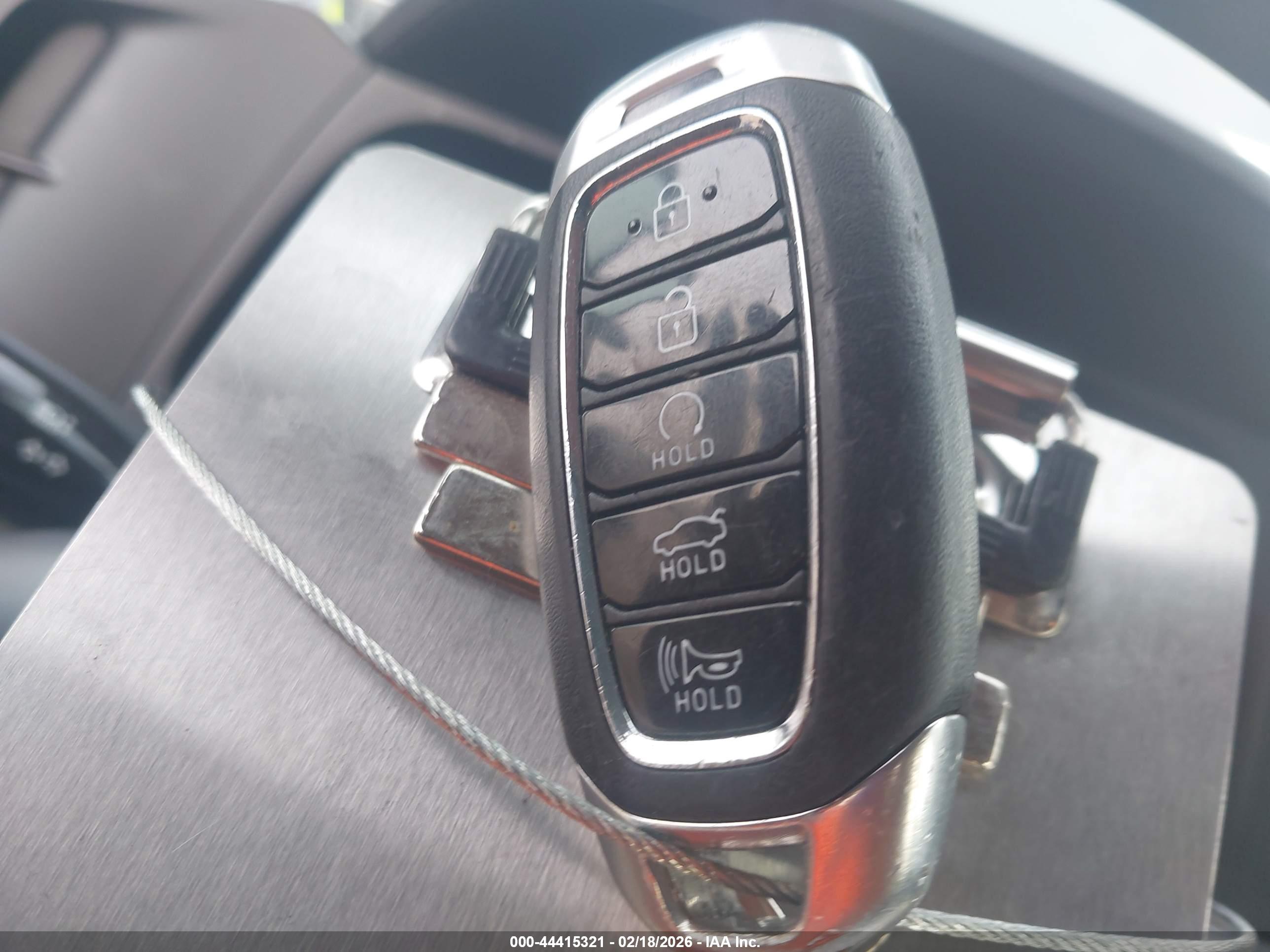 HYUNDAI ELANTRA image 11