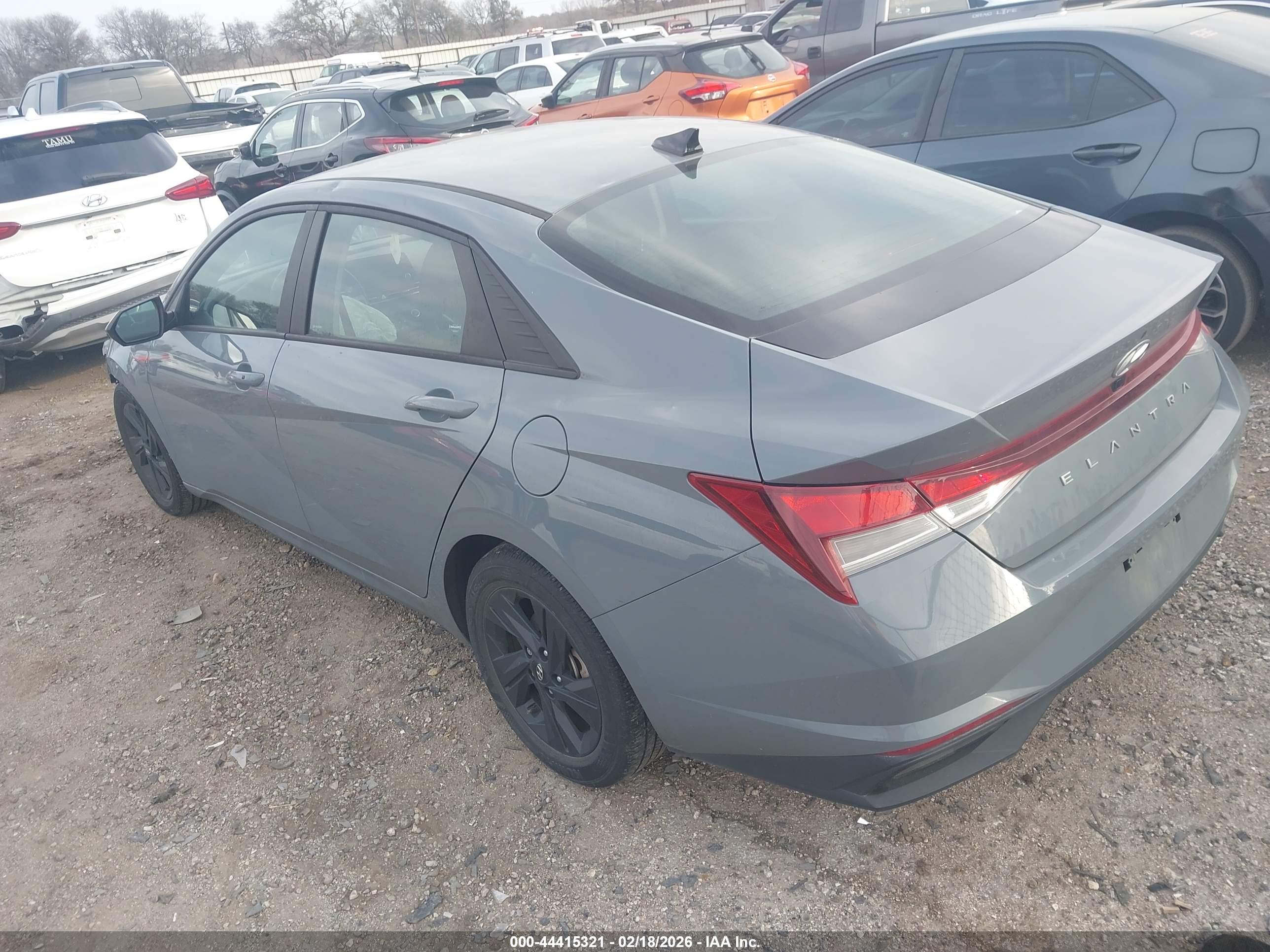 HYUNDAI ELANTRA image 3