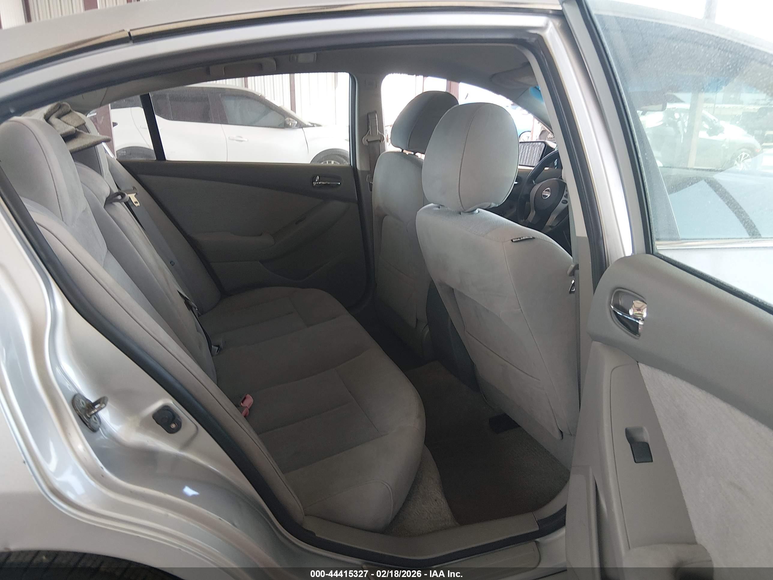 NISSAN ALTIMA image 8
