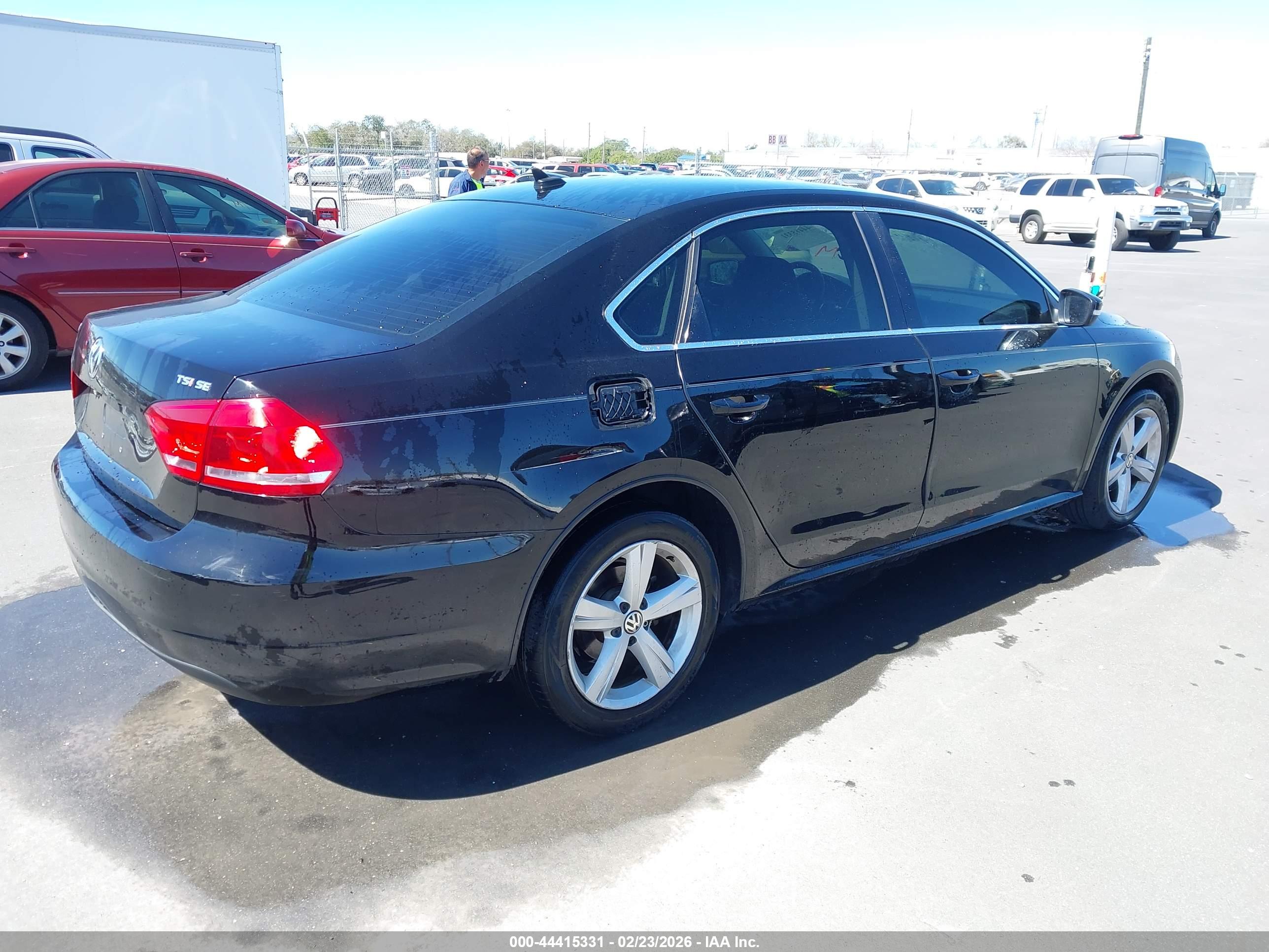 VOLKSWAGEN PASSAT image 4