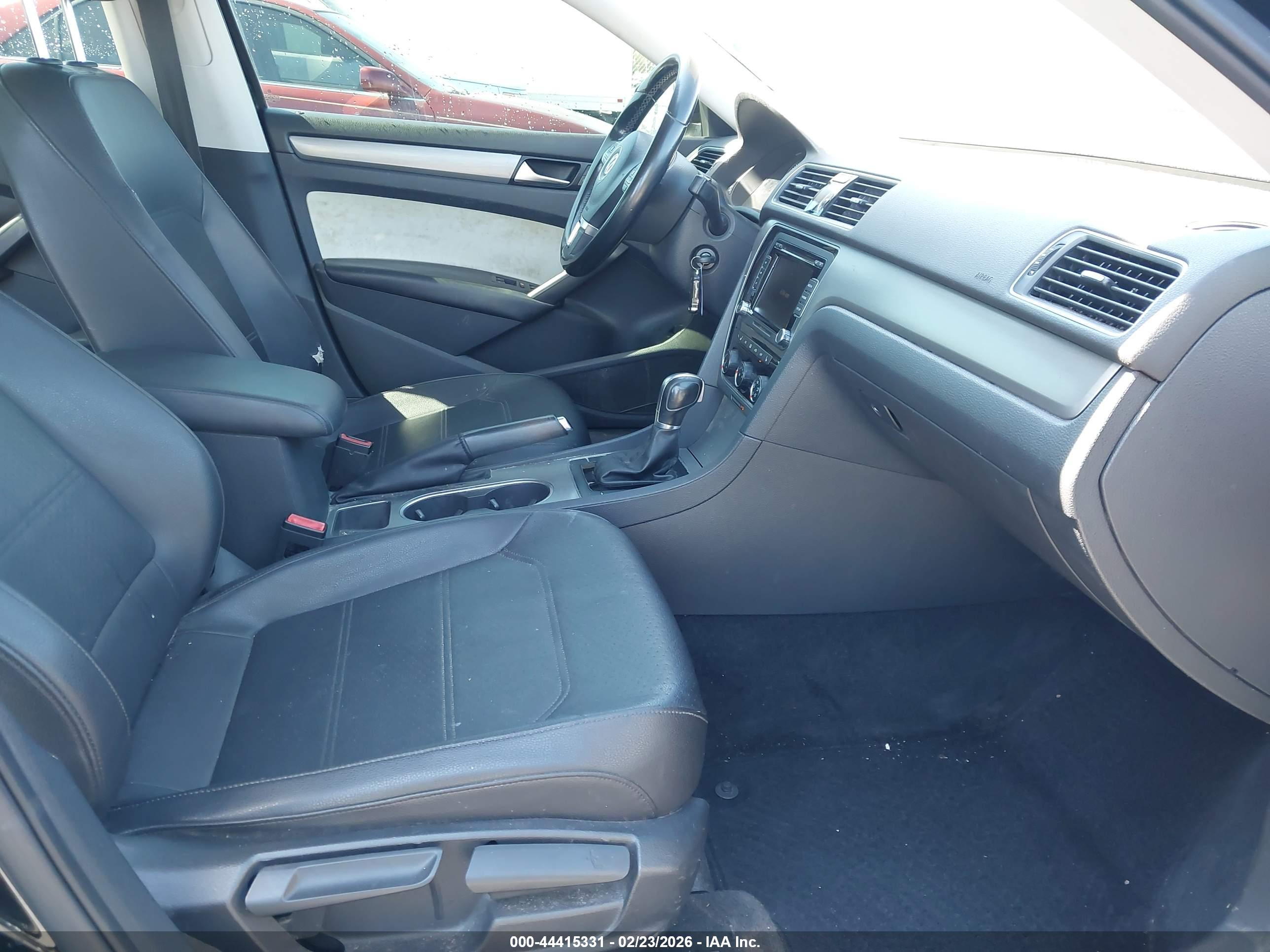 VOLKSWAGEN PASSAT image 5