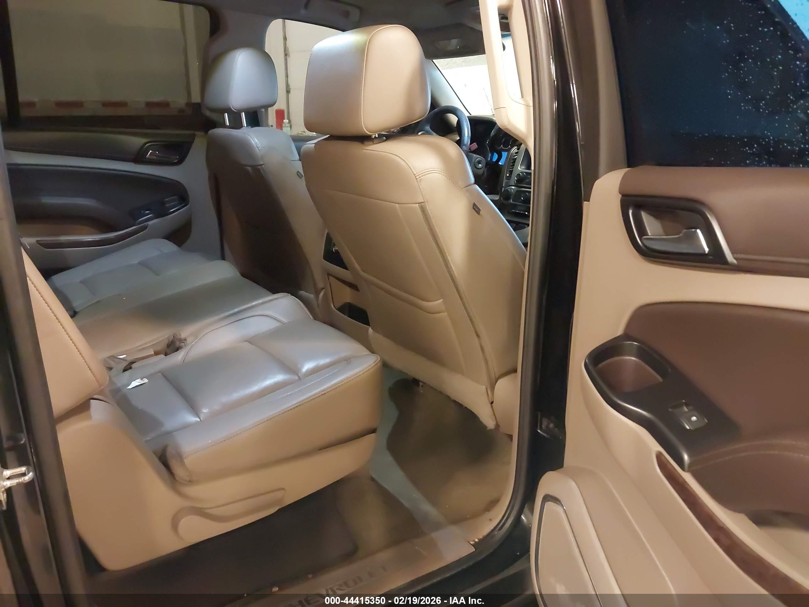 CHEVROLET SUBURBAN image 8