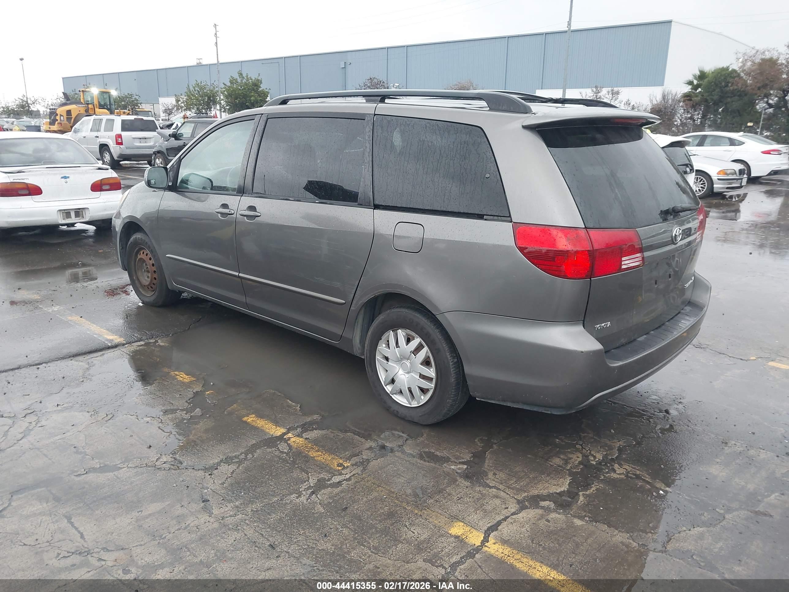 TOYOTA SIENNA image 3