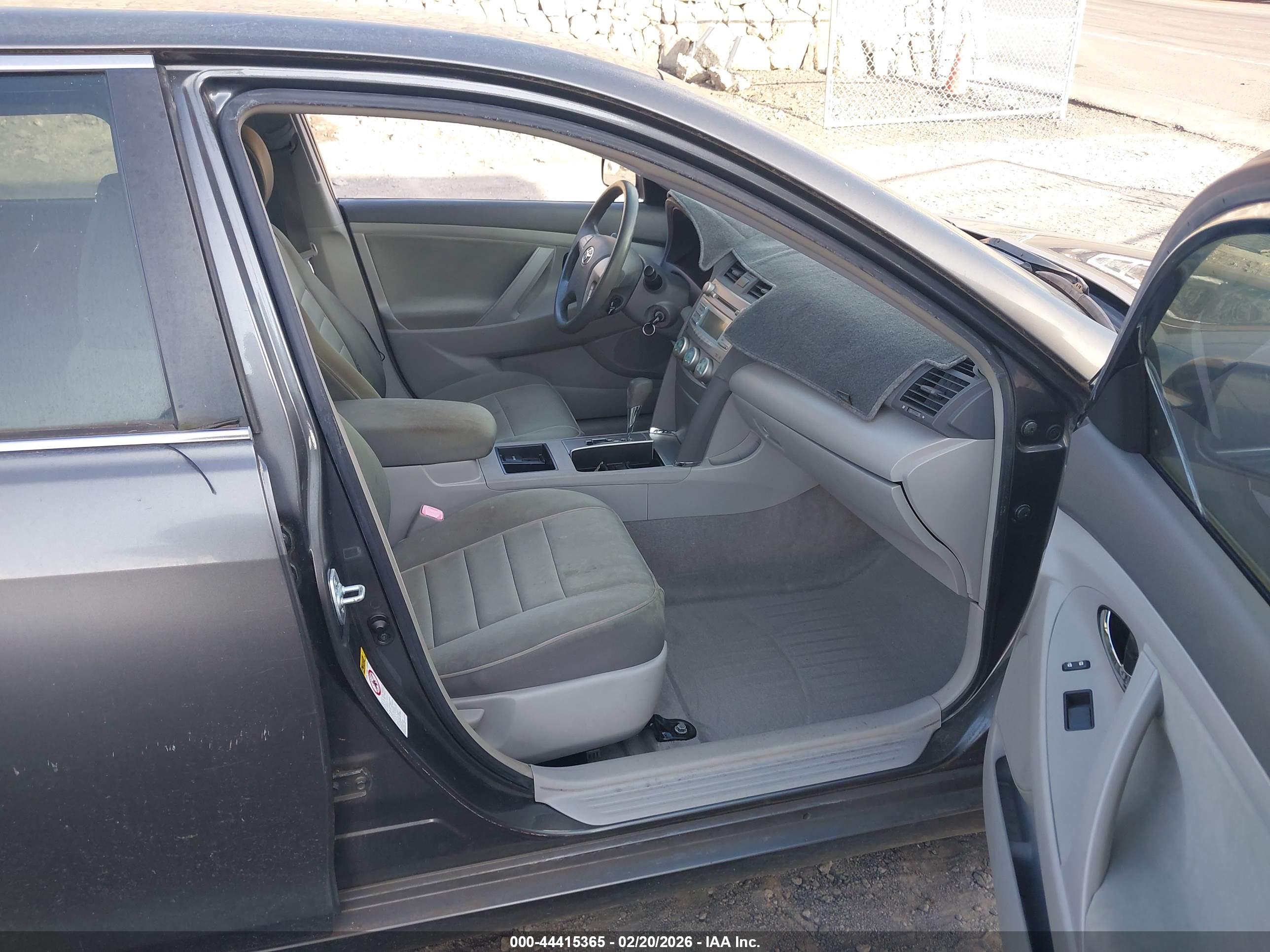 TOYOTA CAMRY image 5