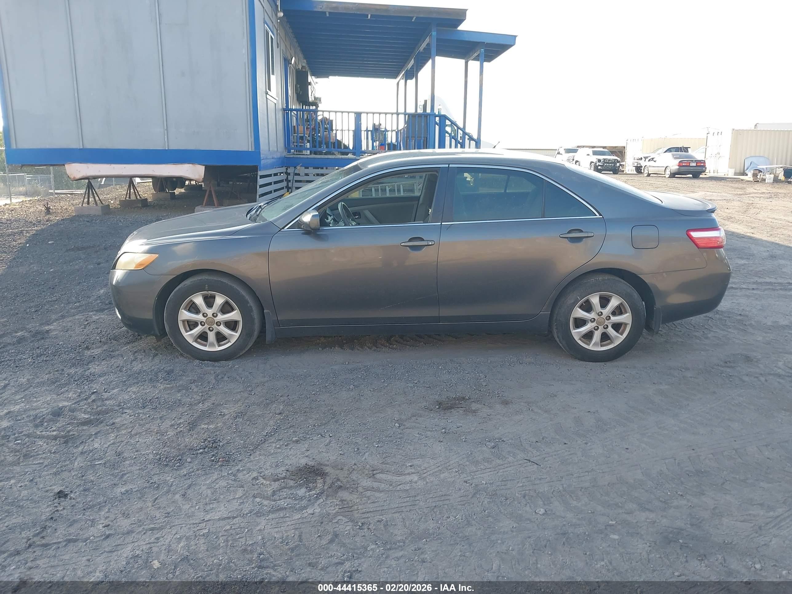 TOYOTA CAMRY image 6