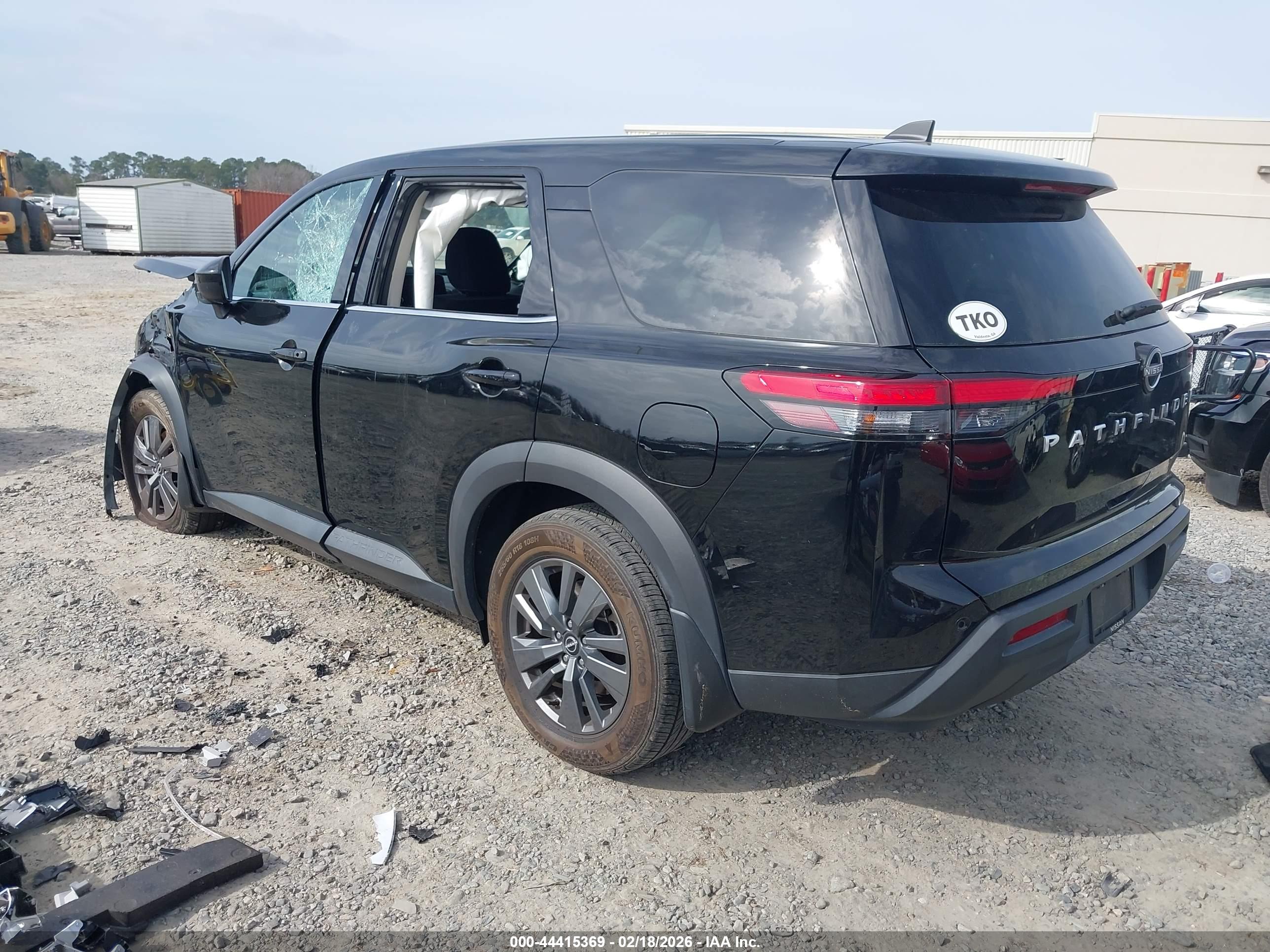 NISSAN PATHFINDER image 3