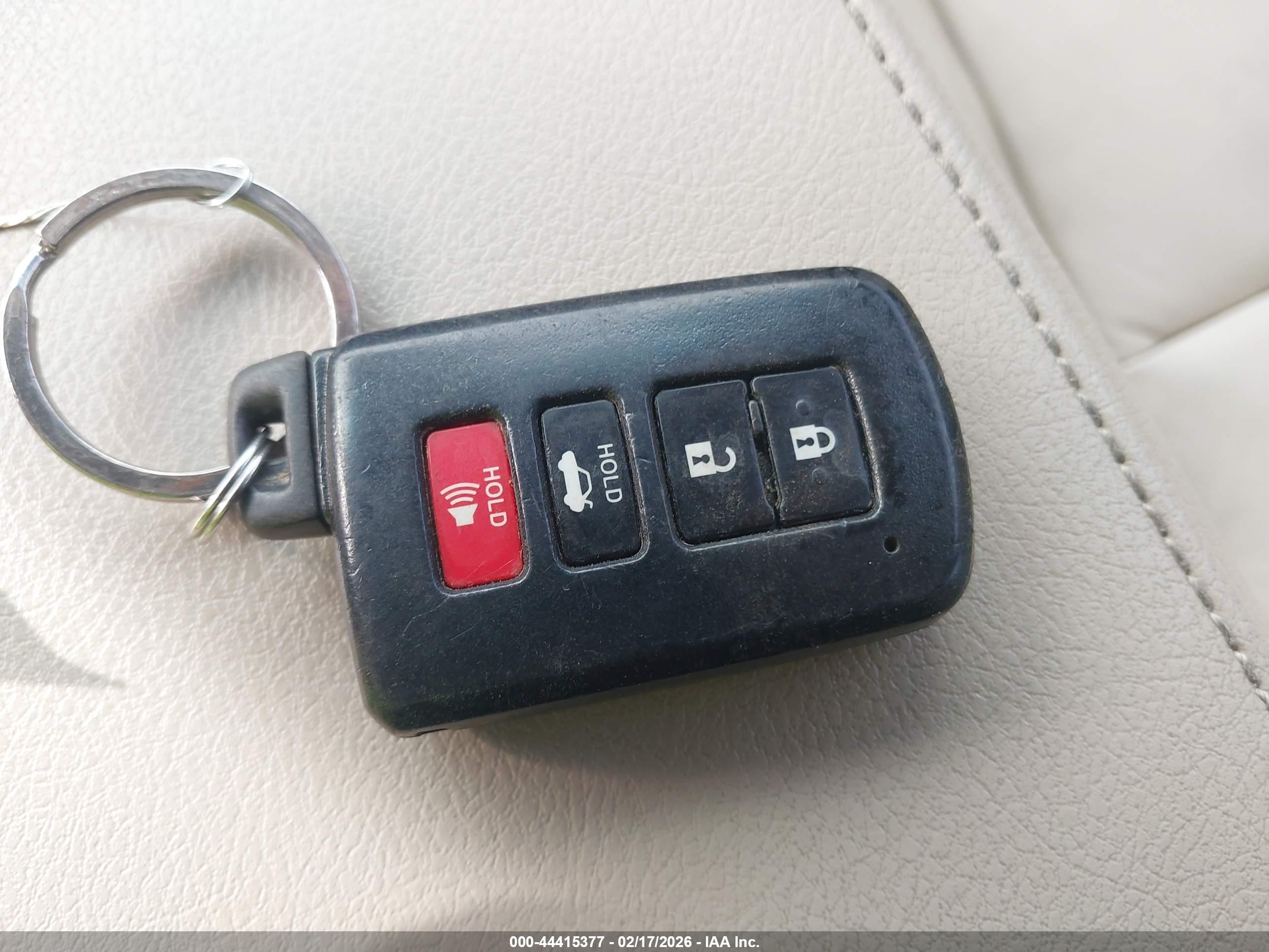 TOYOTA CAMRY image 11