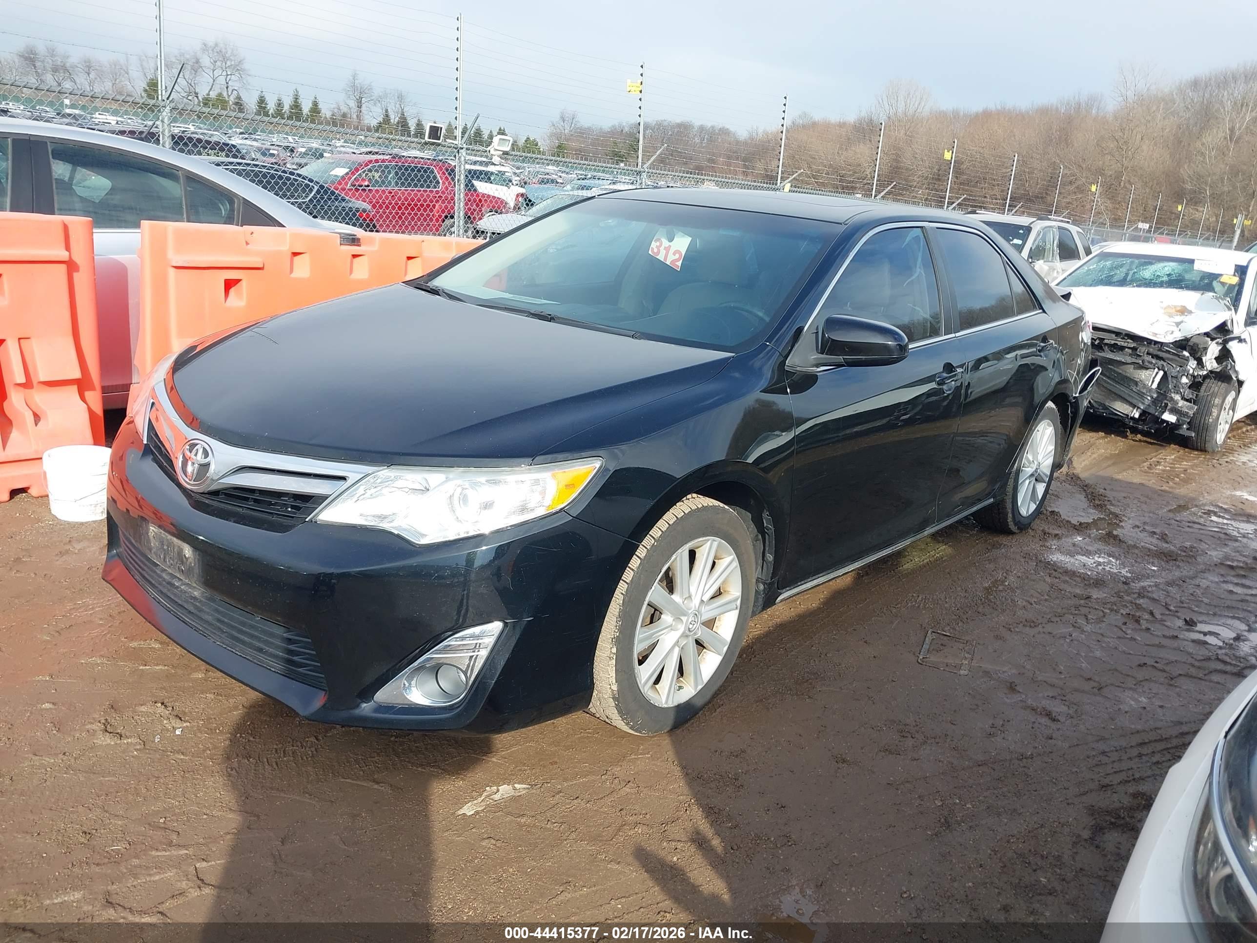TOYOTA CAMRY image 2