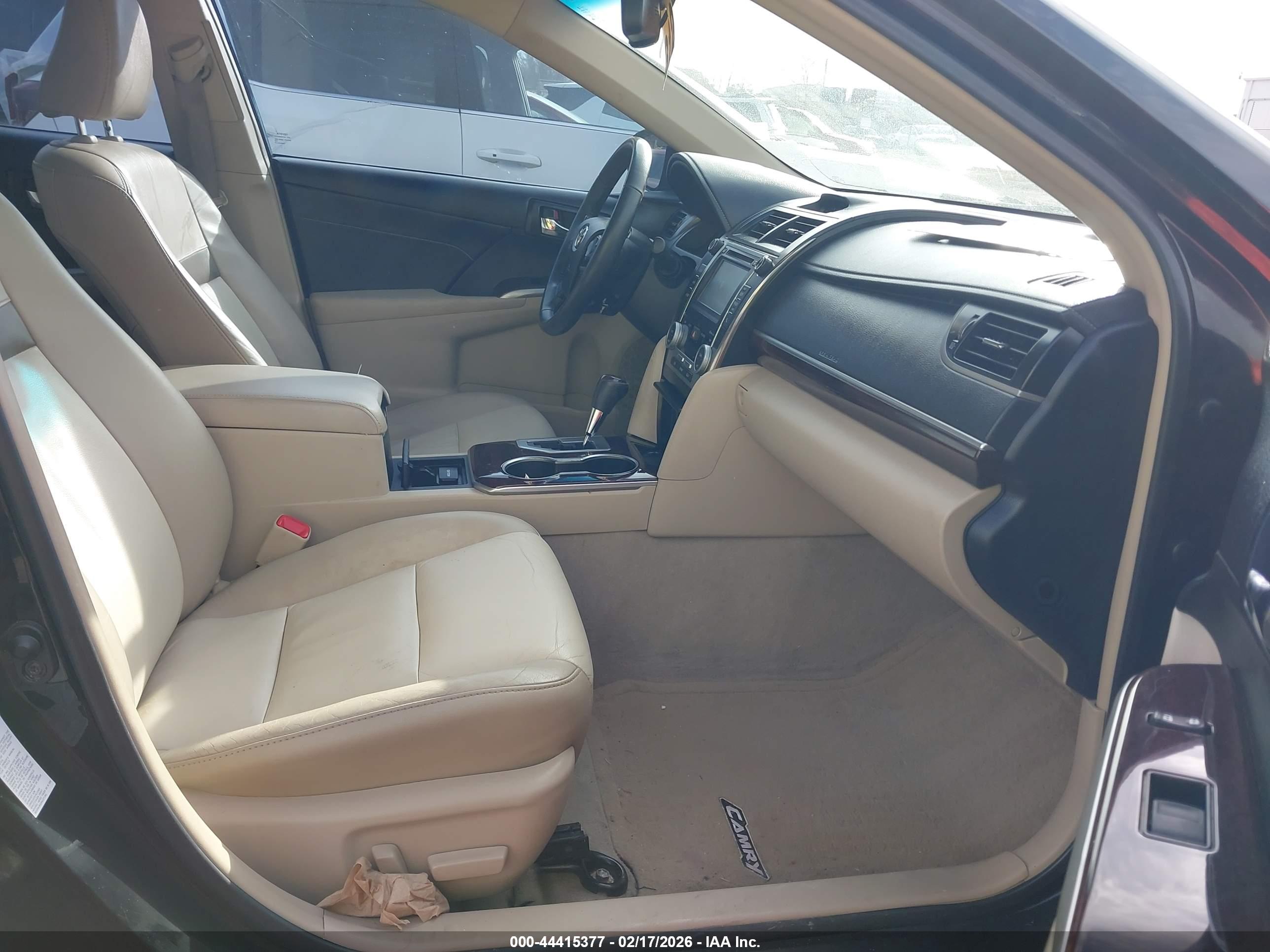 TOYOTA CAMRY image 5