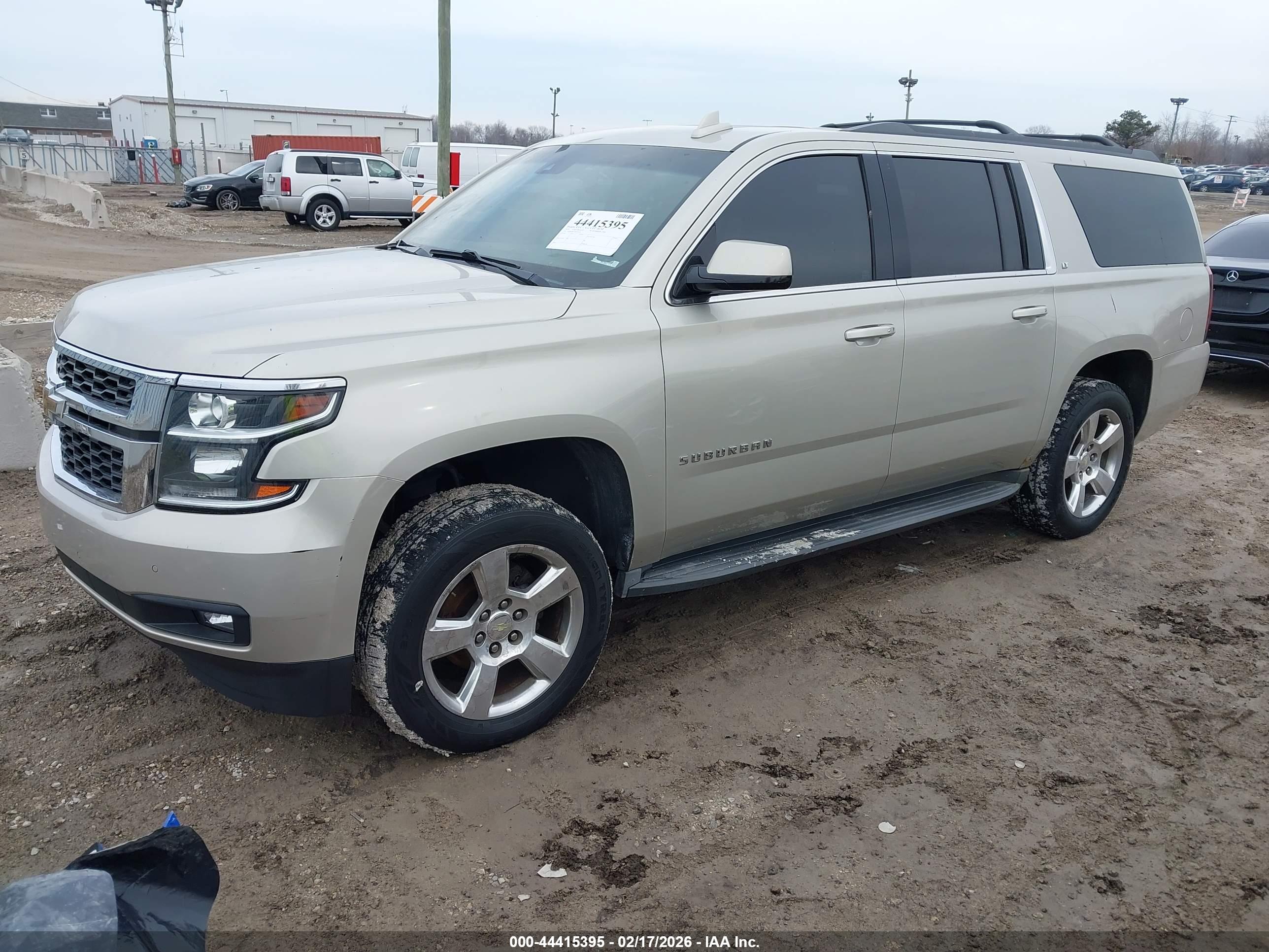 CHEVROLET SUBURBAN image 2