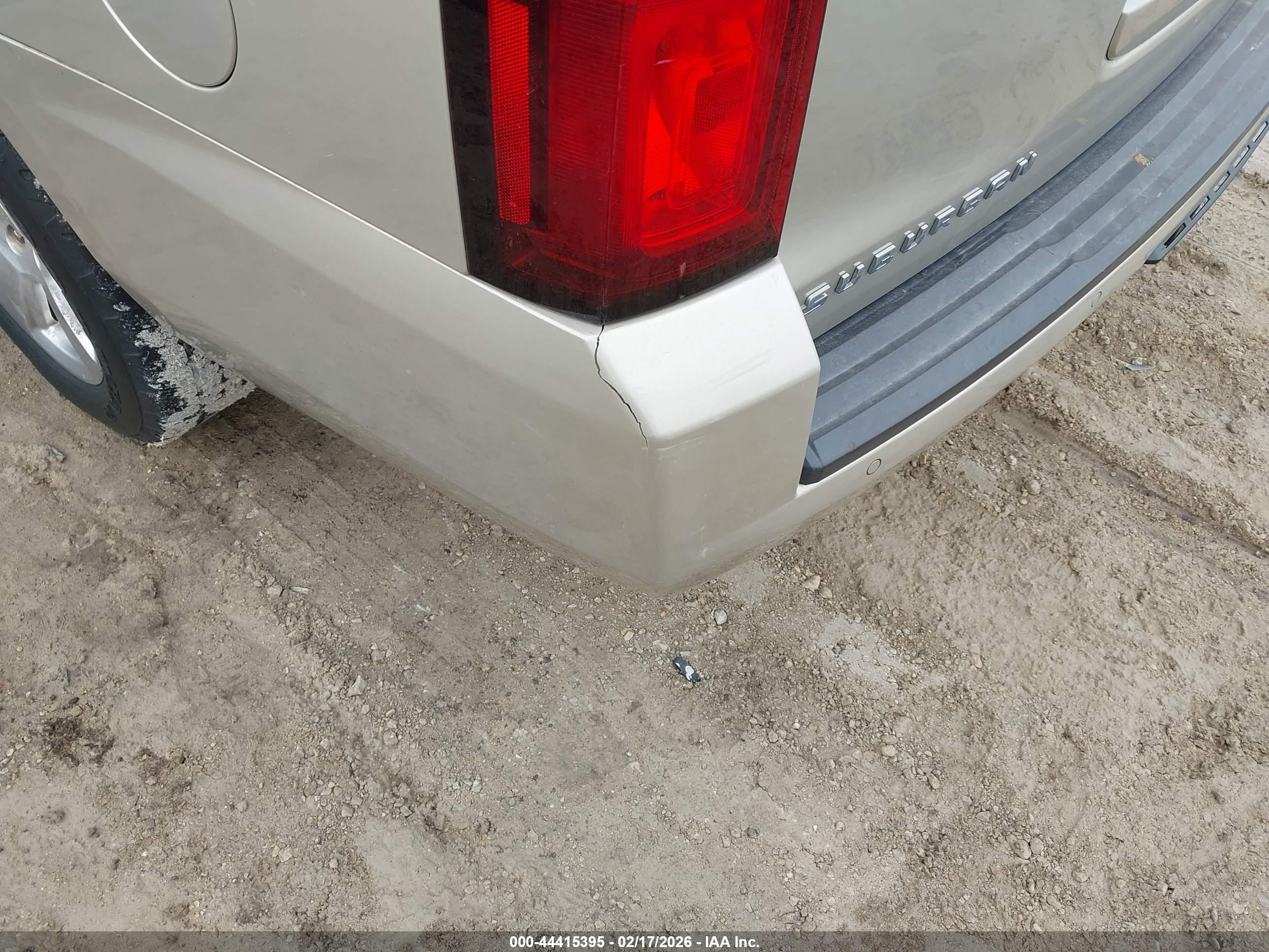 CHEVROLET SUBURBAN image 6