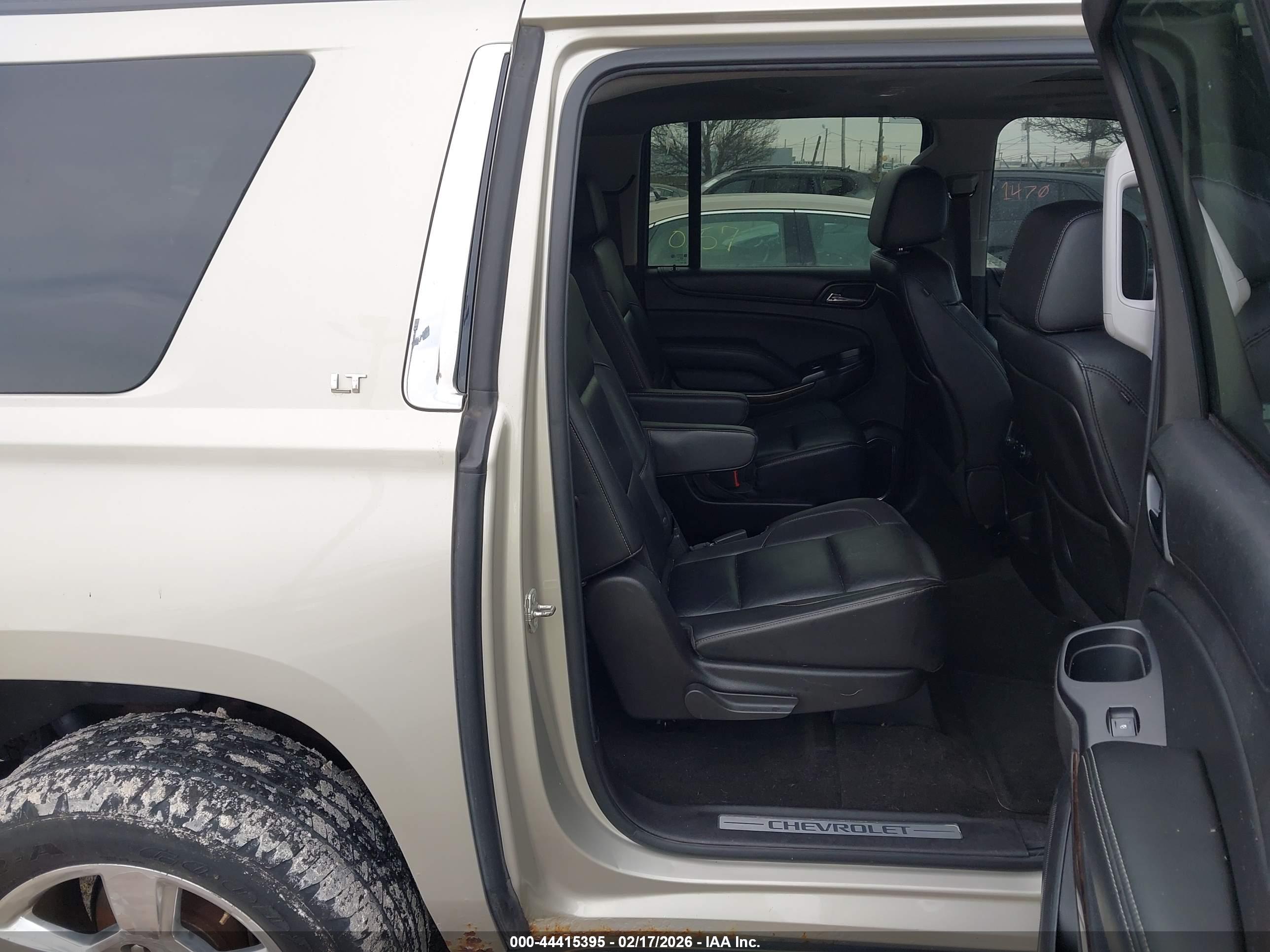 CHEVROLET SUBURBAN image 8