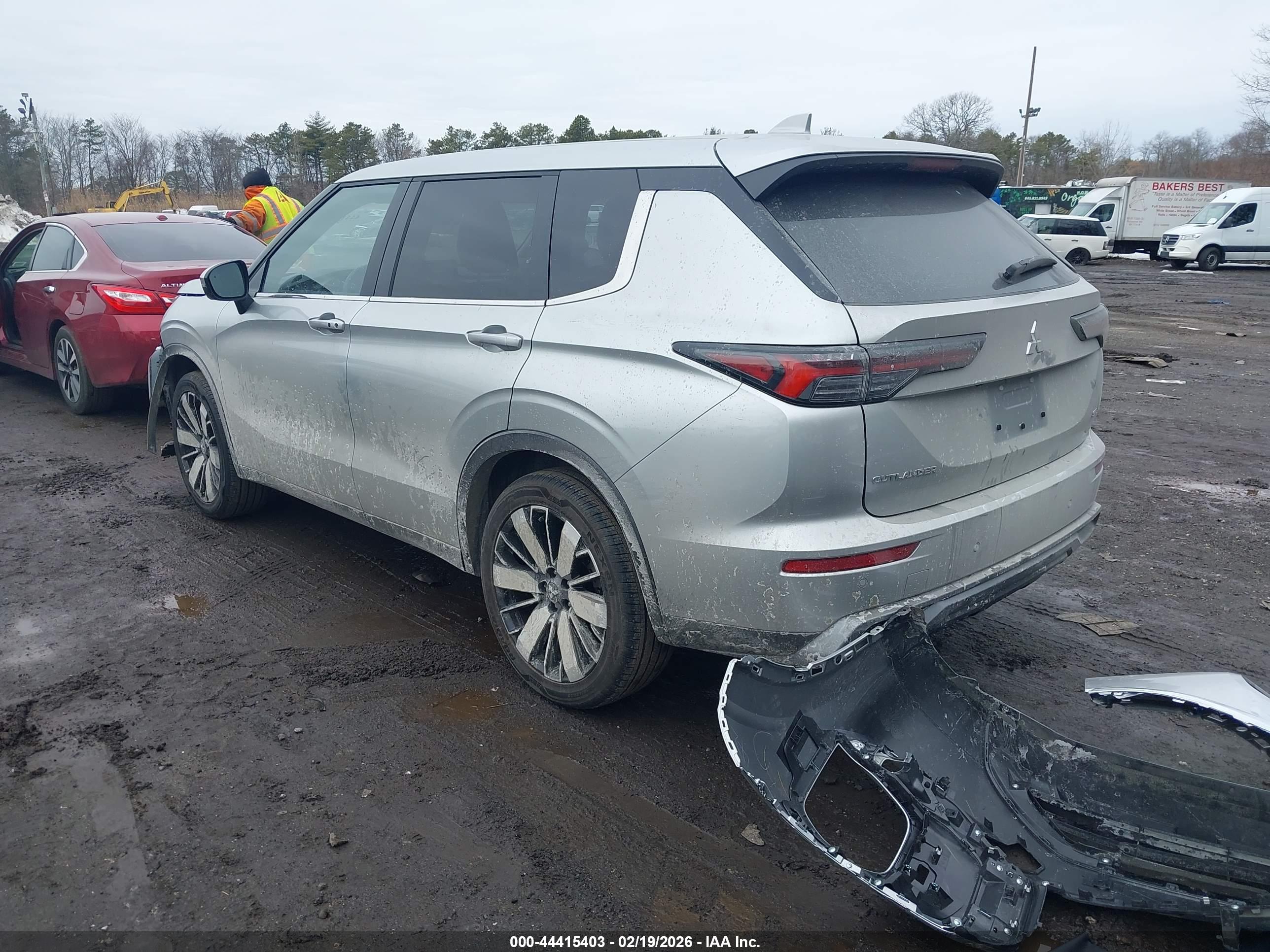 MITSUBISHI OUTLANDER image 3