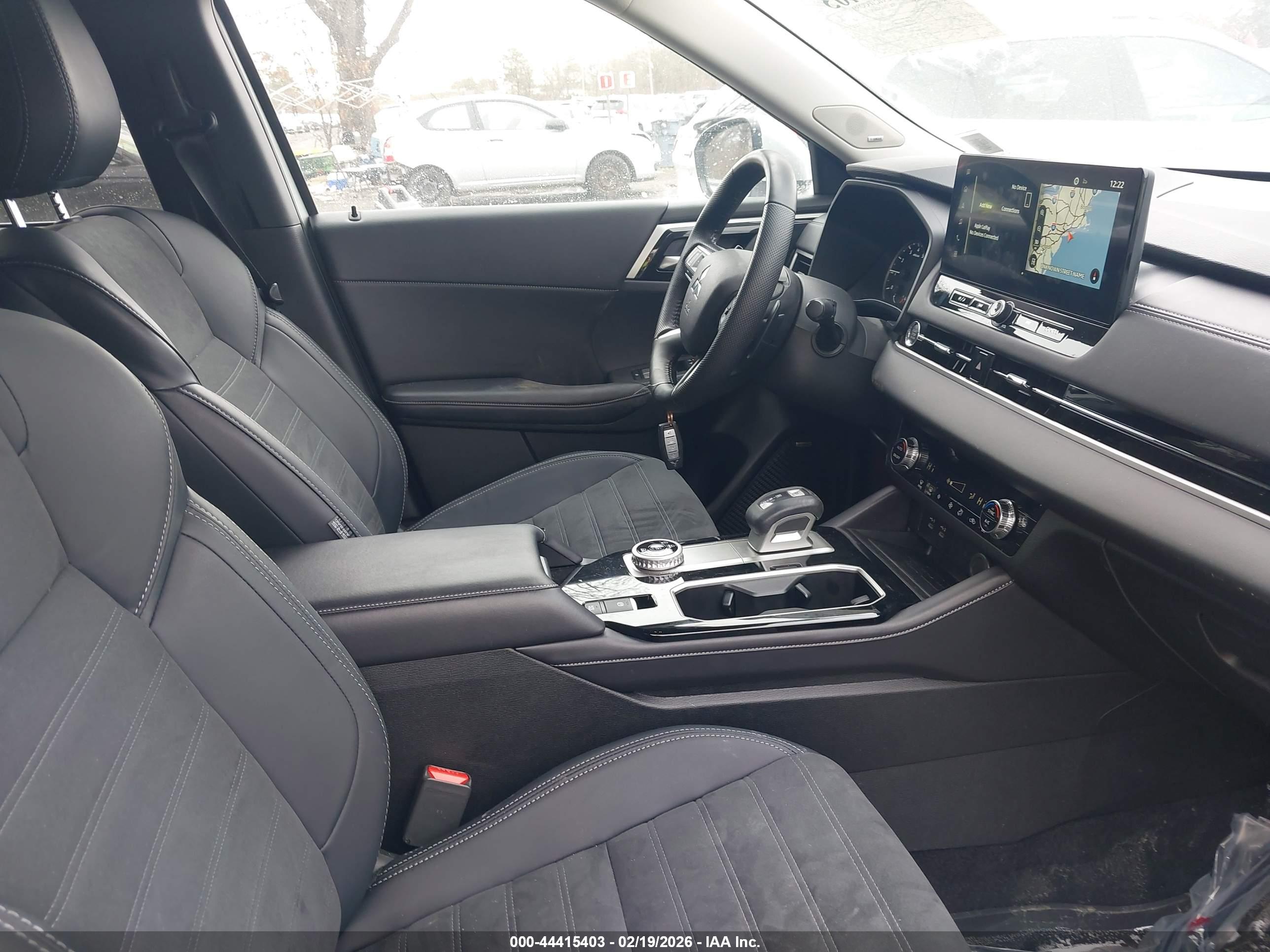 MITSUBISHI OUTLANDER image 5