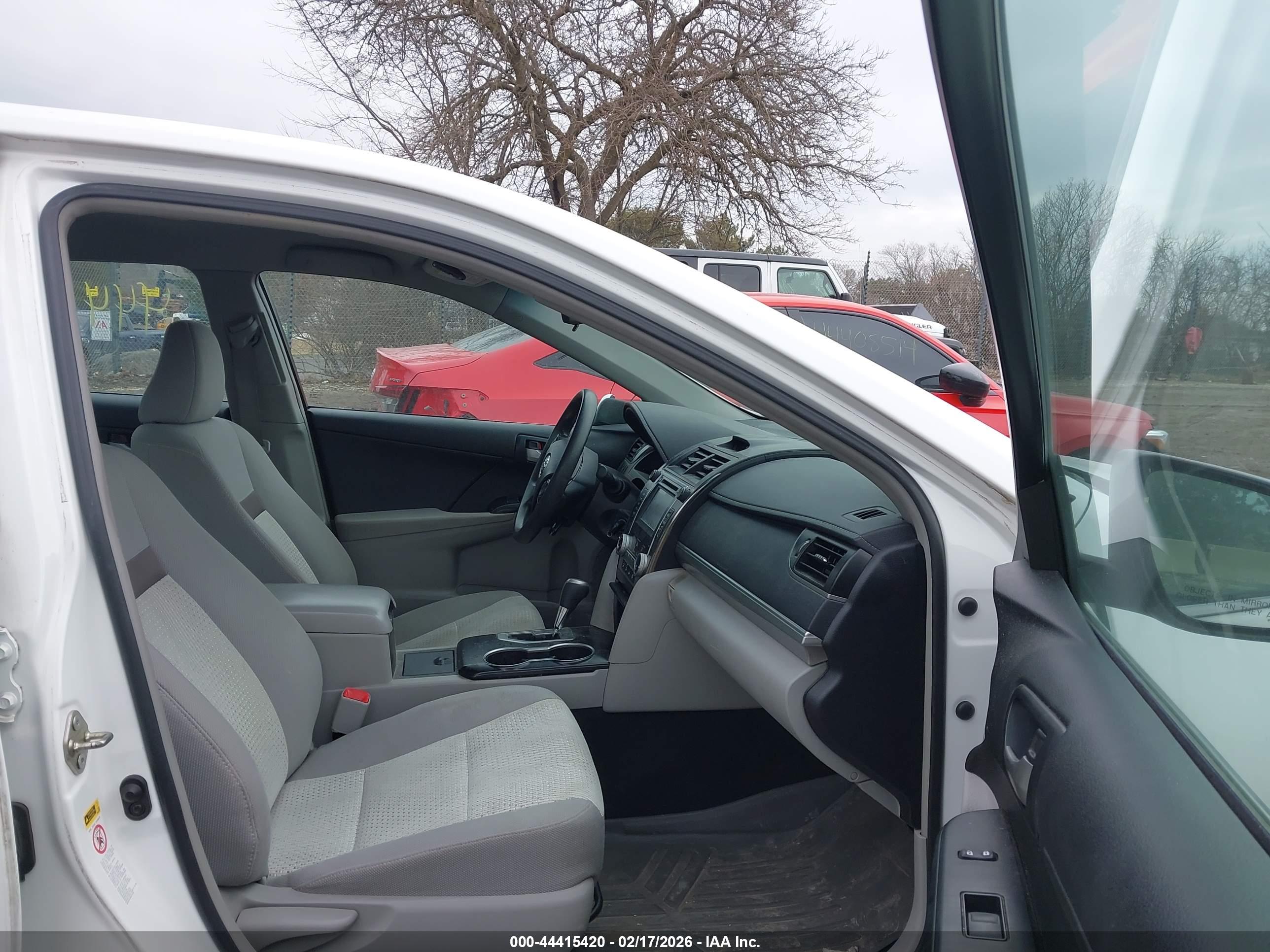 TOYOTA CAMRY image 5