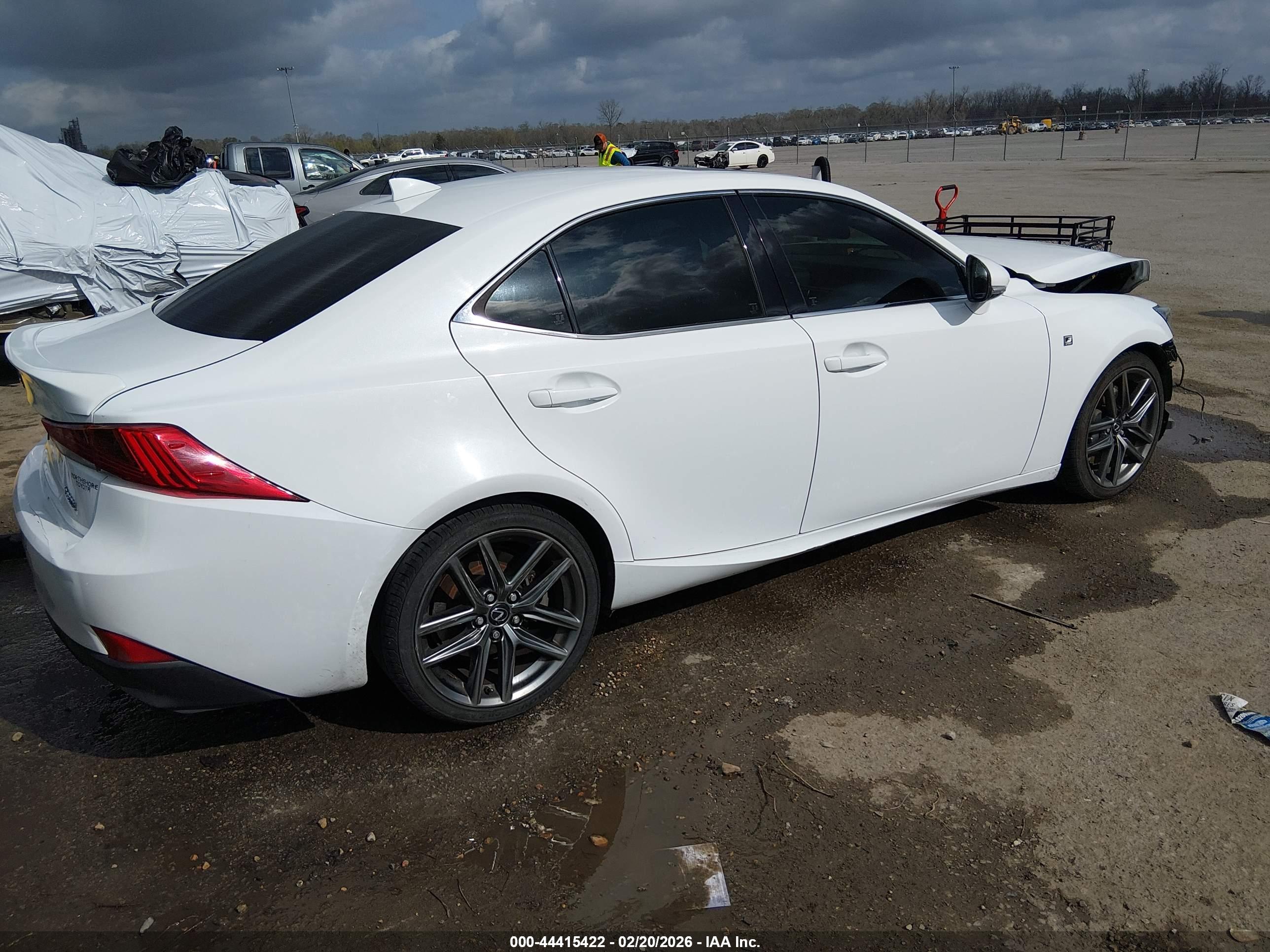 LEXUS IS image 4