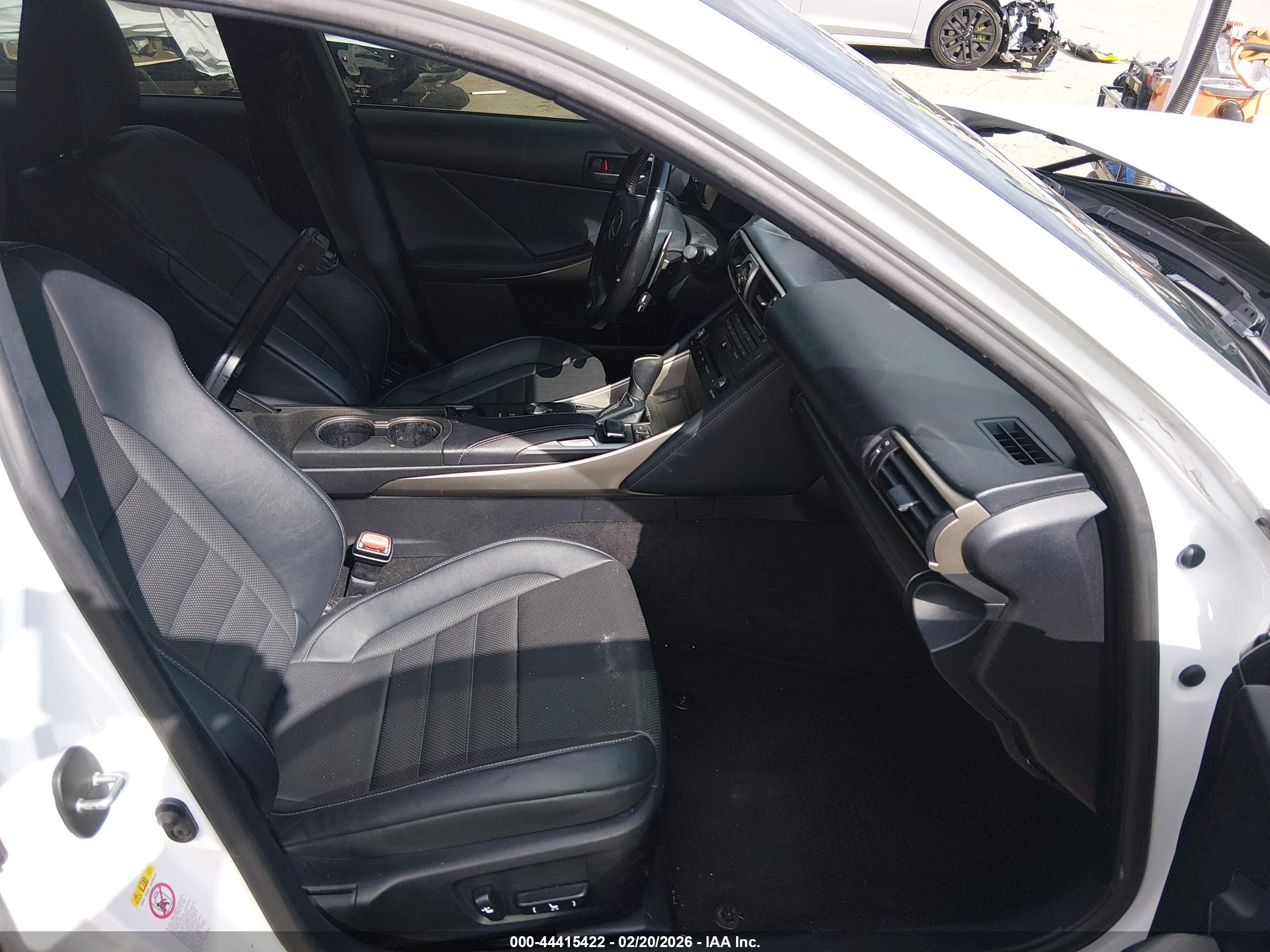 LEXUS IS image 5