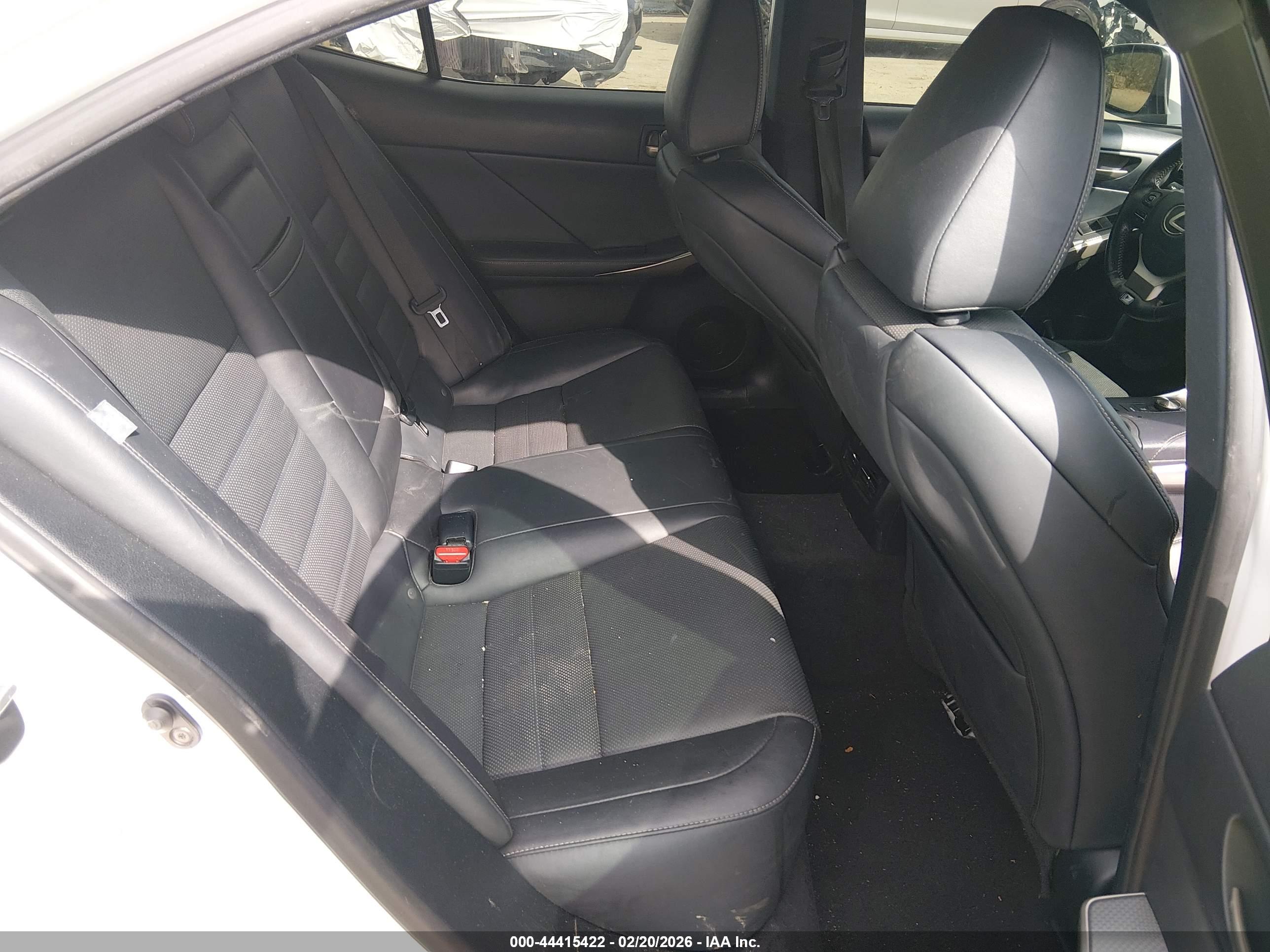 LEXUS IS image 8