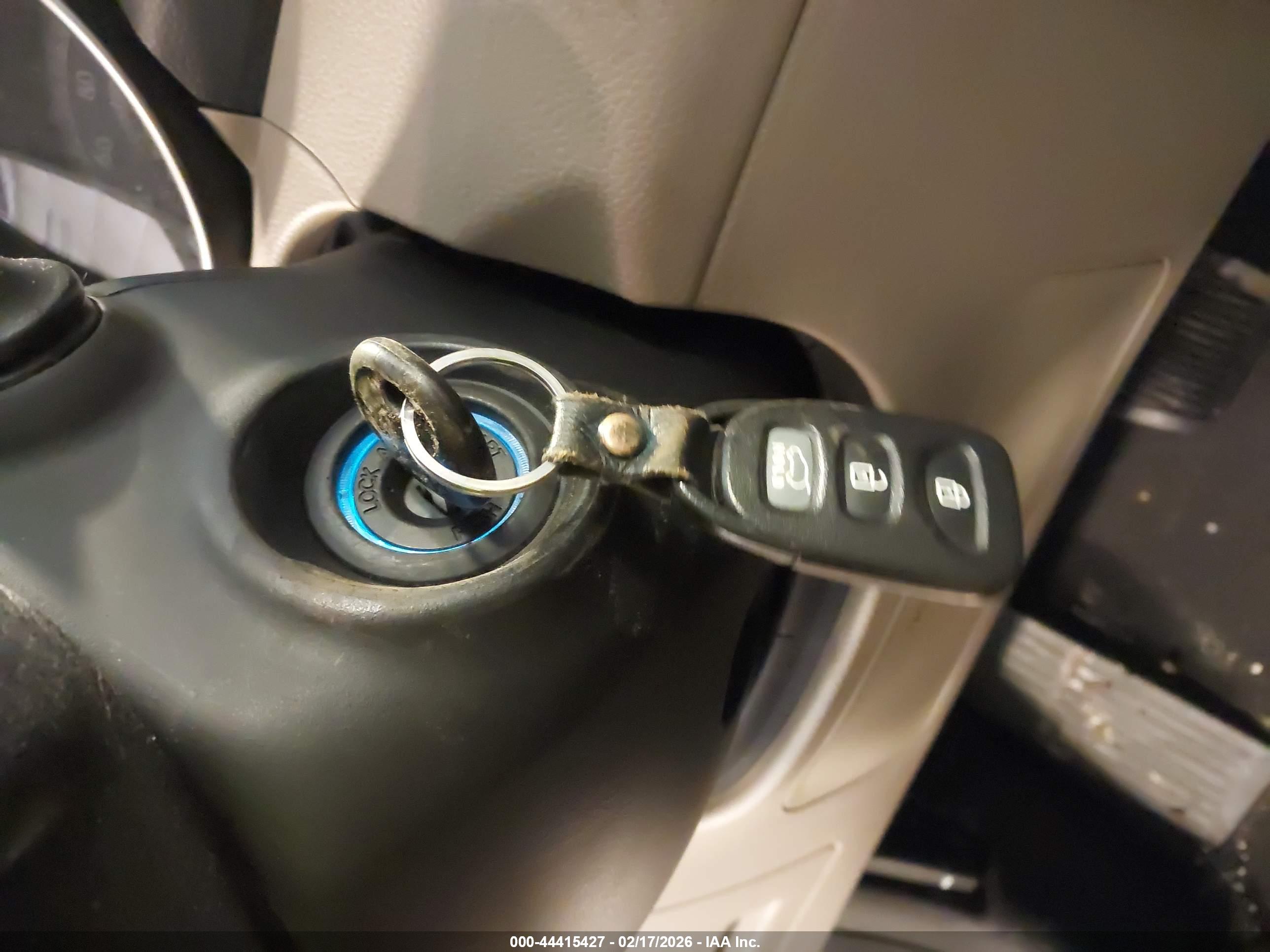 HYUNDAI ELANTRA image 11