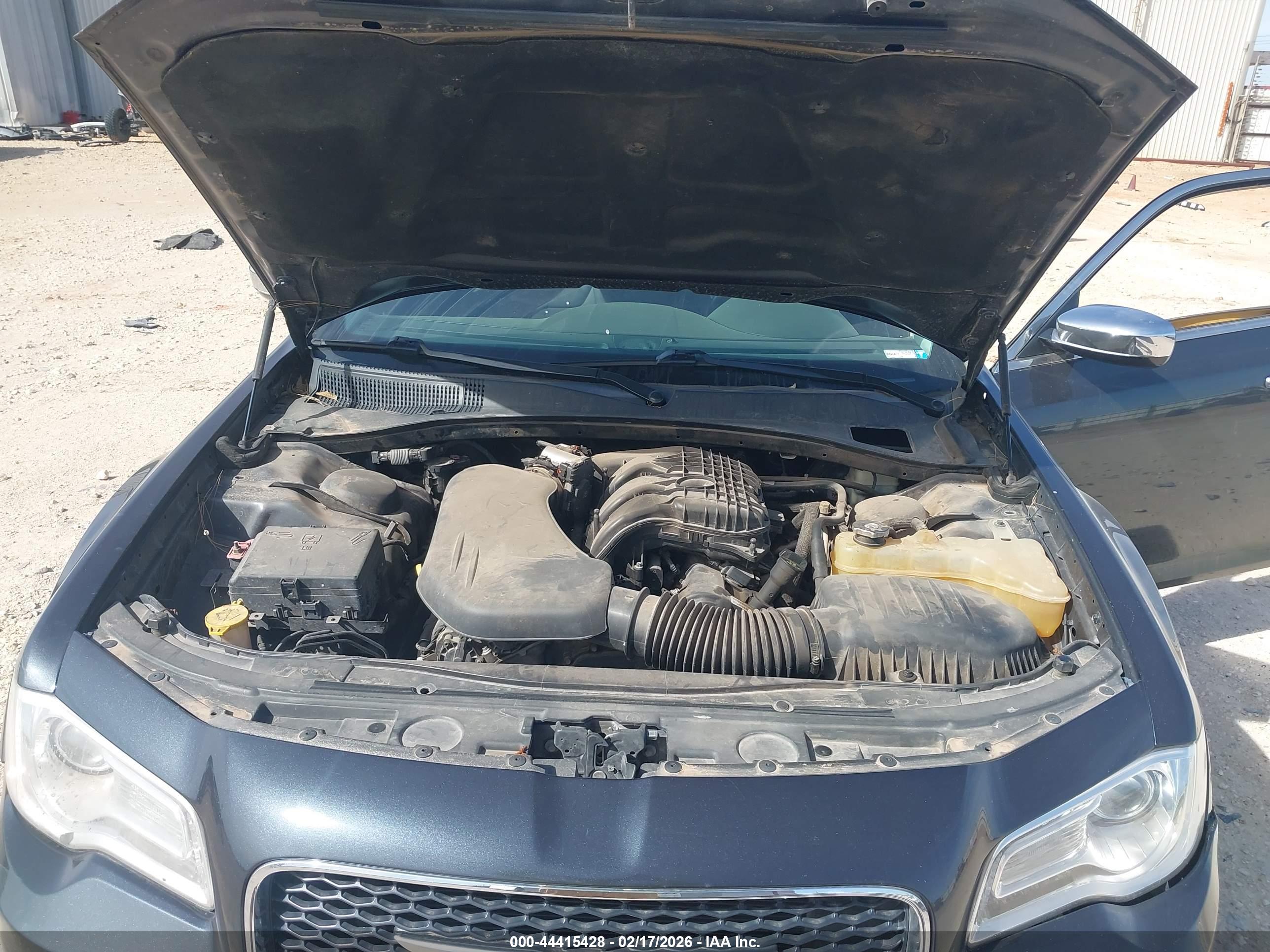 CHRYSLER 300 image 10