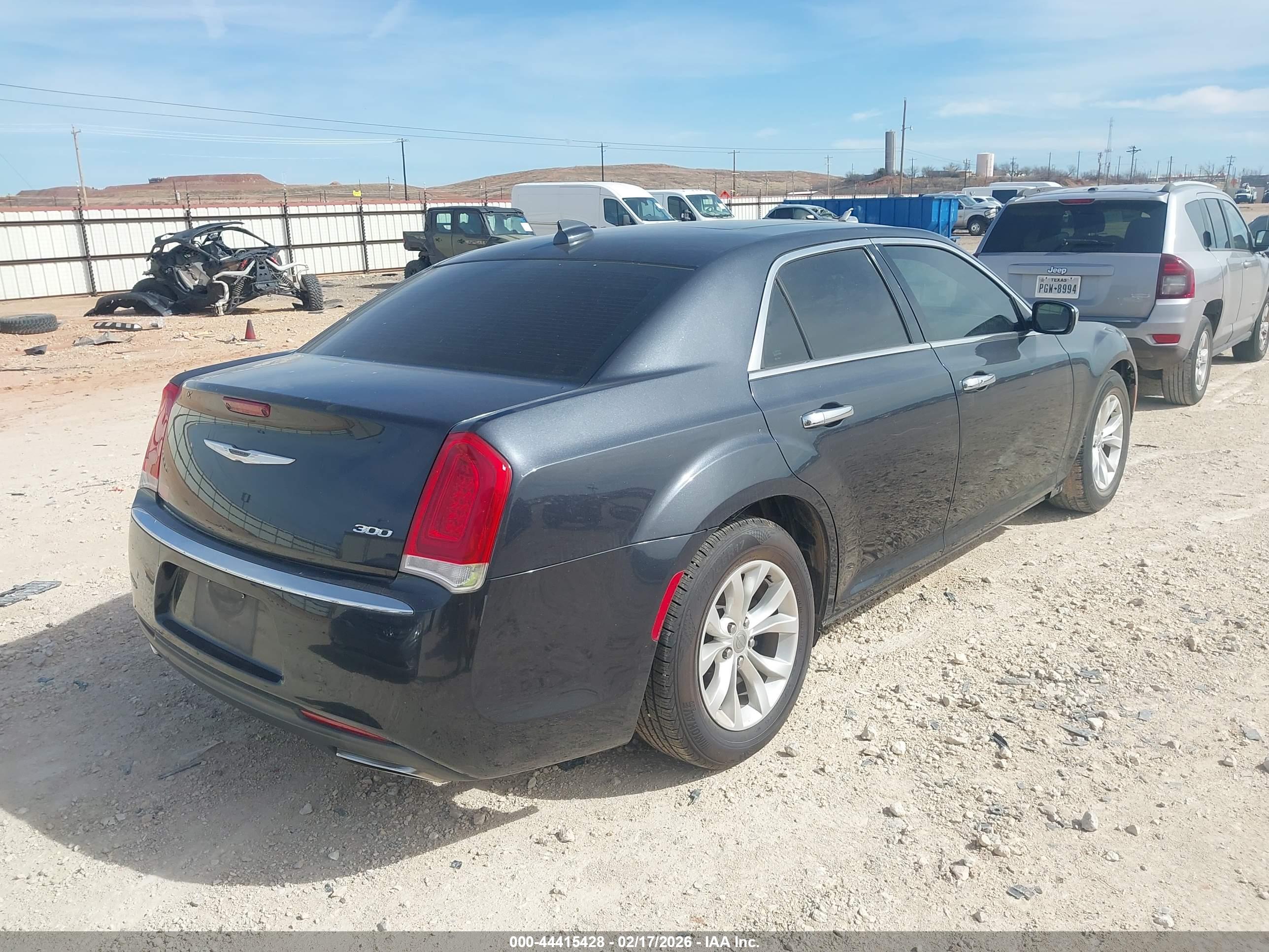 CHRYSLER 300 image 4