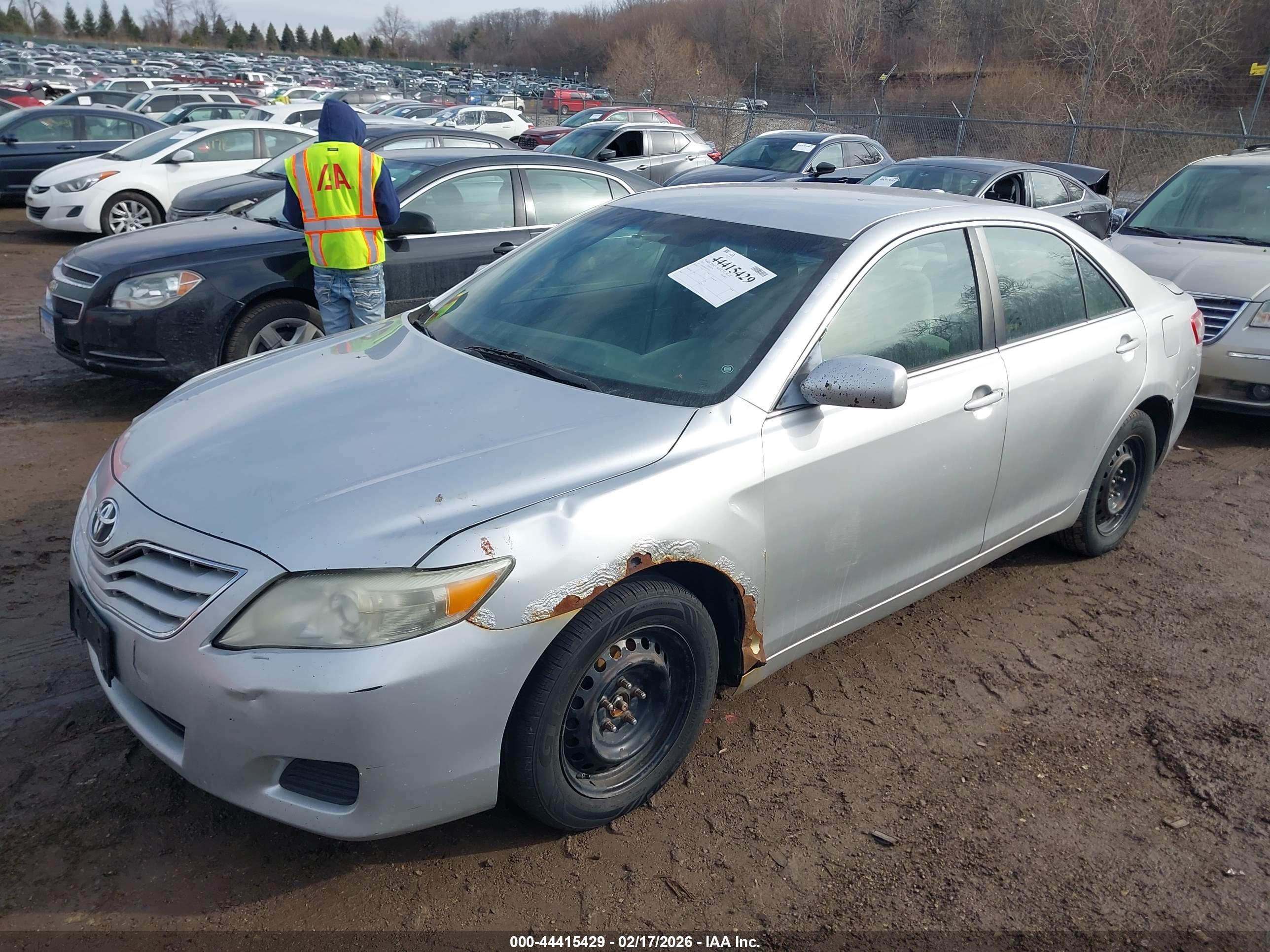 TOYOTA CAMRY image 2